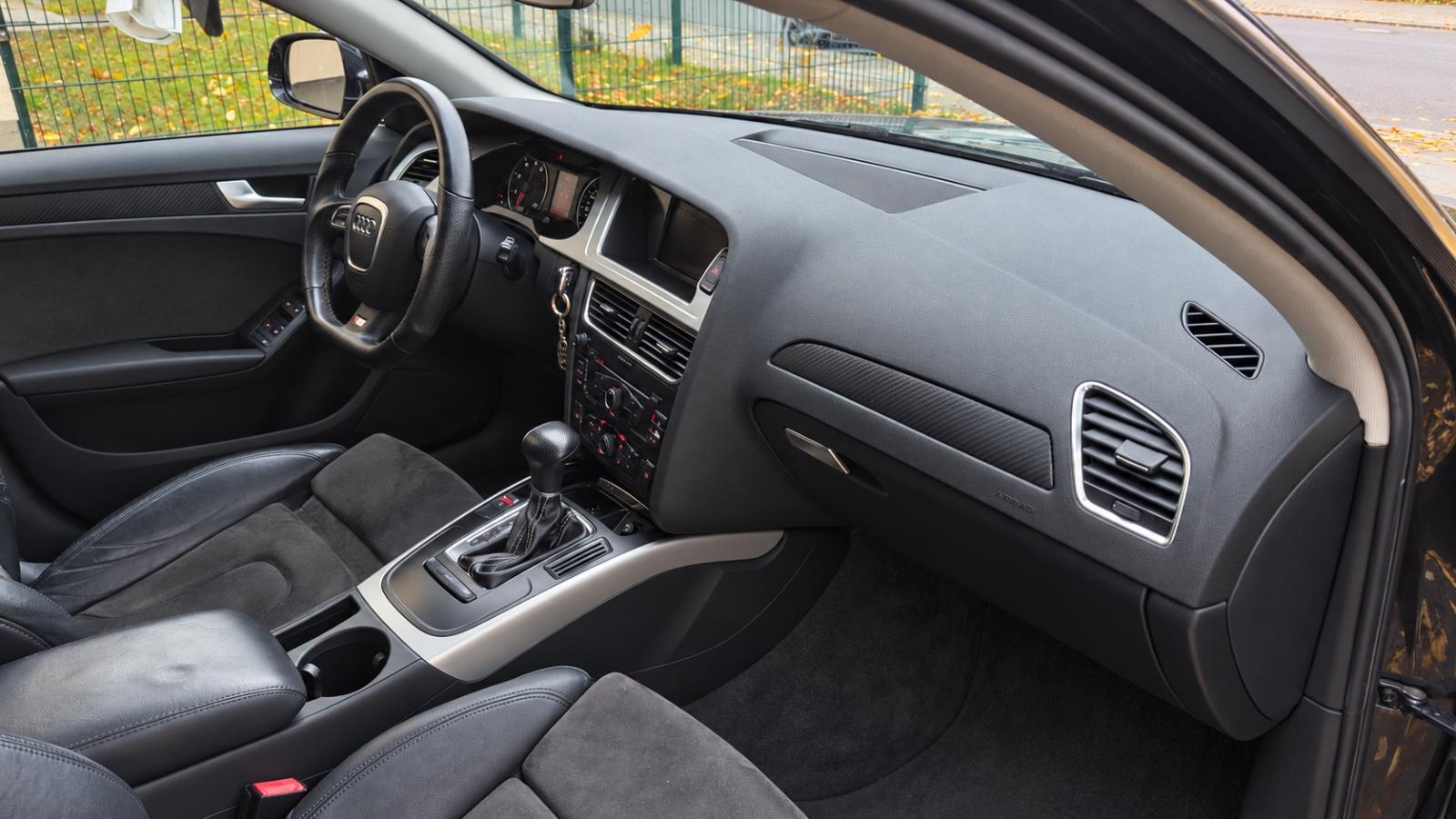 Audi A4 2009 — photo 23