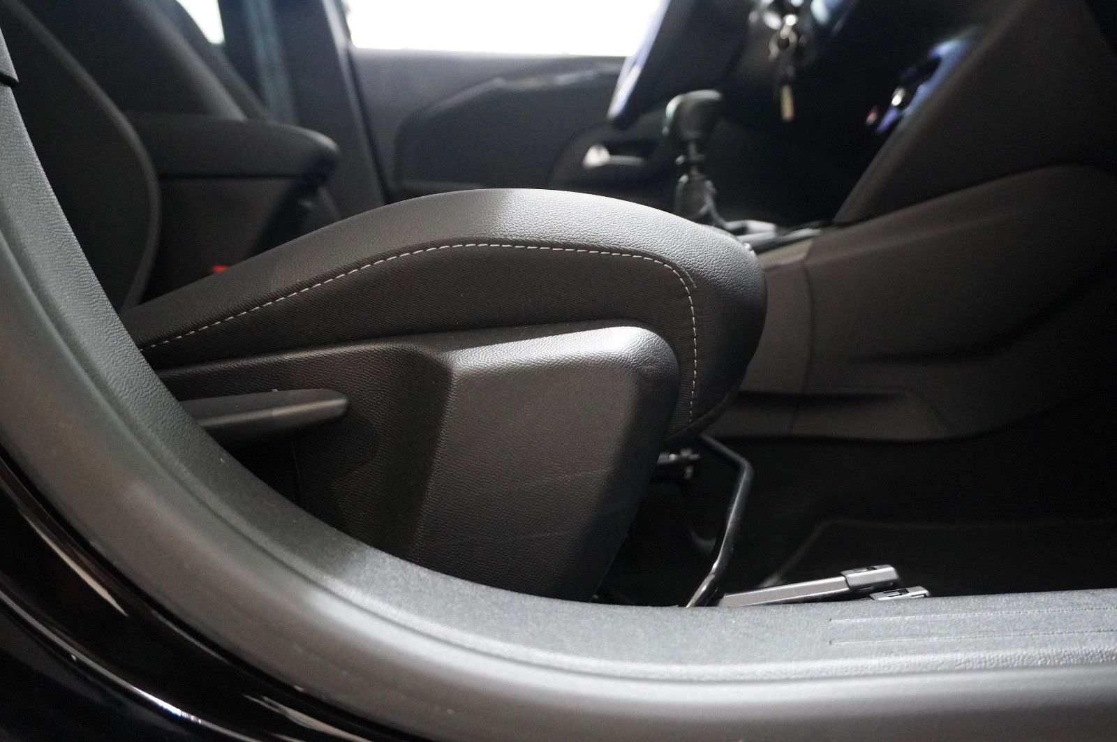 Fahrzeugabbildung Opel Corsa F 1.2 ELEGANCE NAVI/LED/SPORT/SH//VIRT/DAB