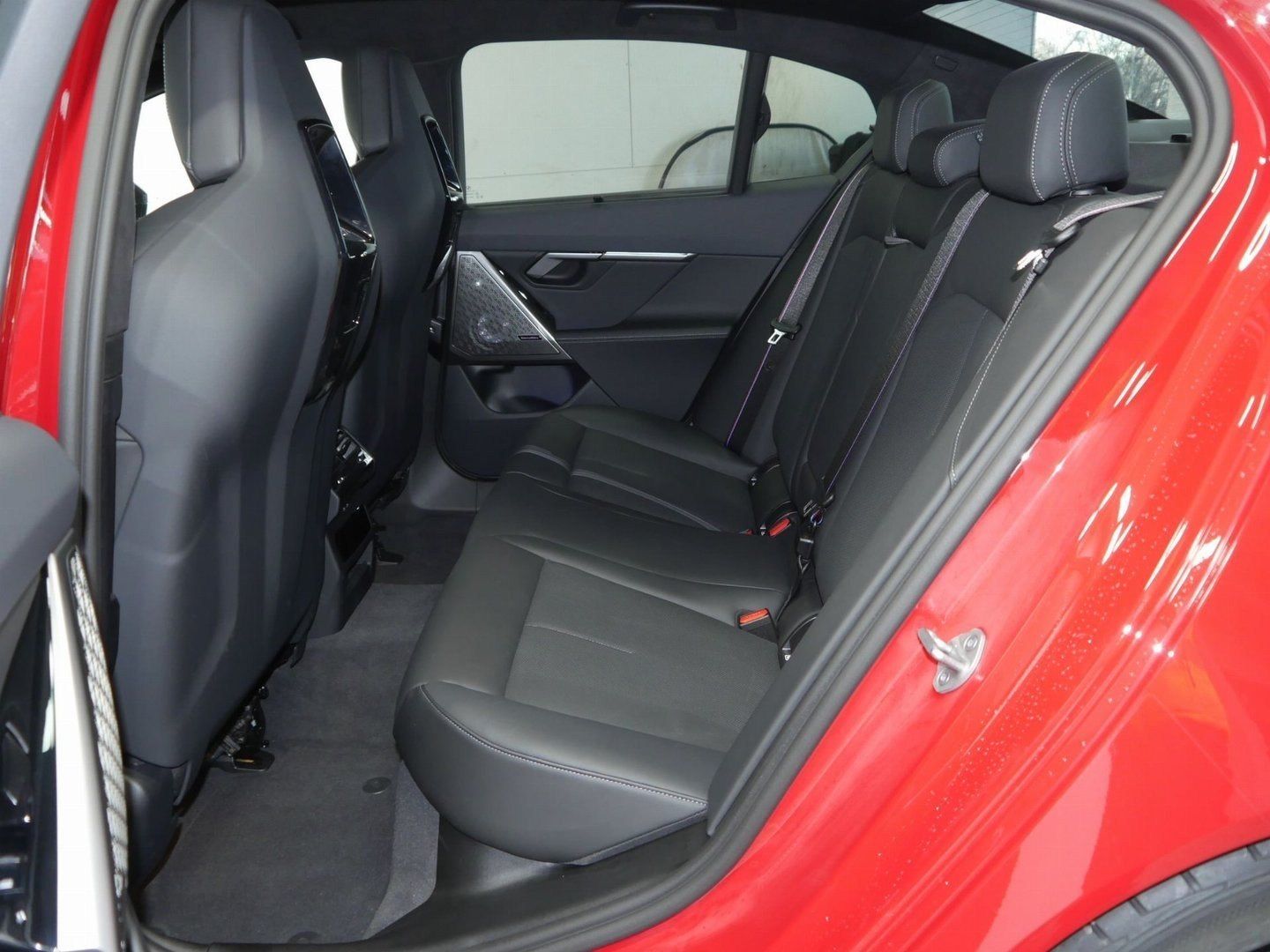 Fahrzeugeinzelansicht 17 Fahrzeugabbildung BMW M5 Limousine M Drivers P., M Carbon Keramik-Brem