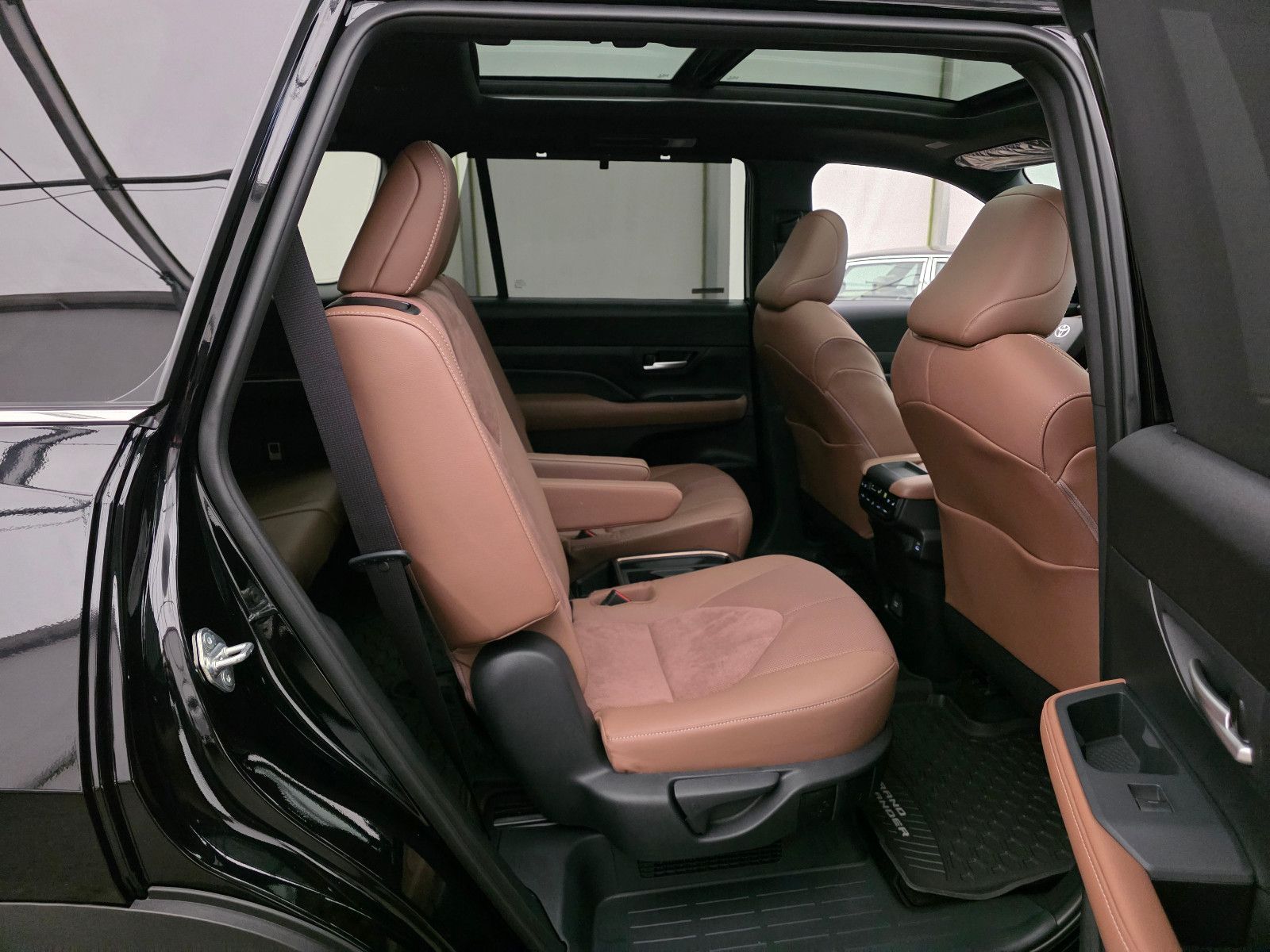 Fahrzeugabbildung Toyota GRAND Highlander Platinum Max T1: 68.000 EURO