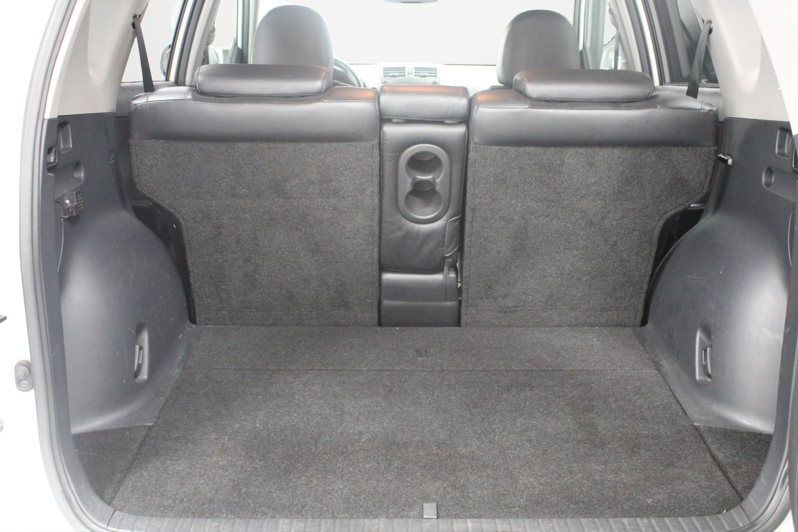 Toyota RAV 4 Executive 2.2 D-4D 150 ch BVA 4x4 – Cuir – Sièges chauffants – Caméra – Attelage – Climatisation 3 zones – Jantes 18