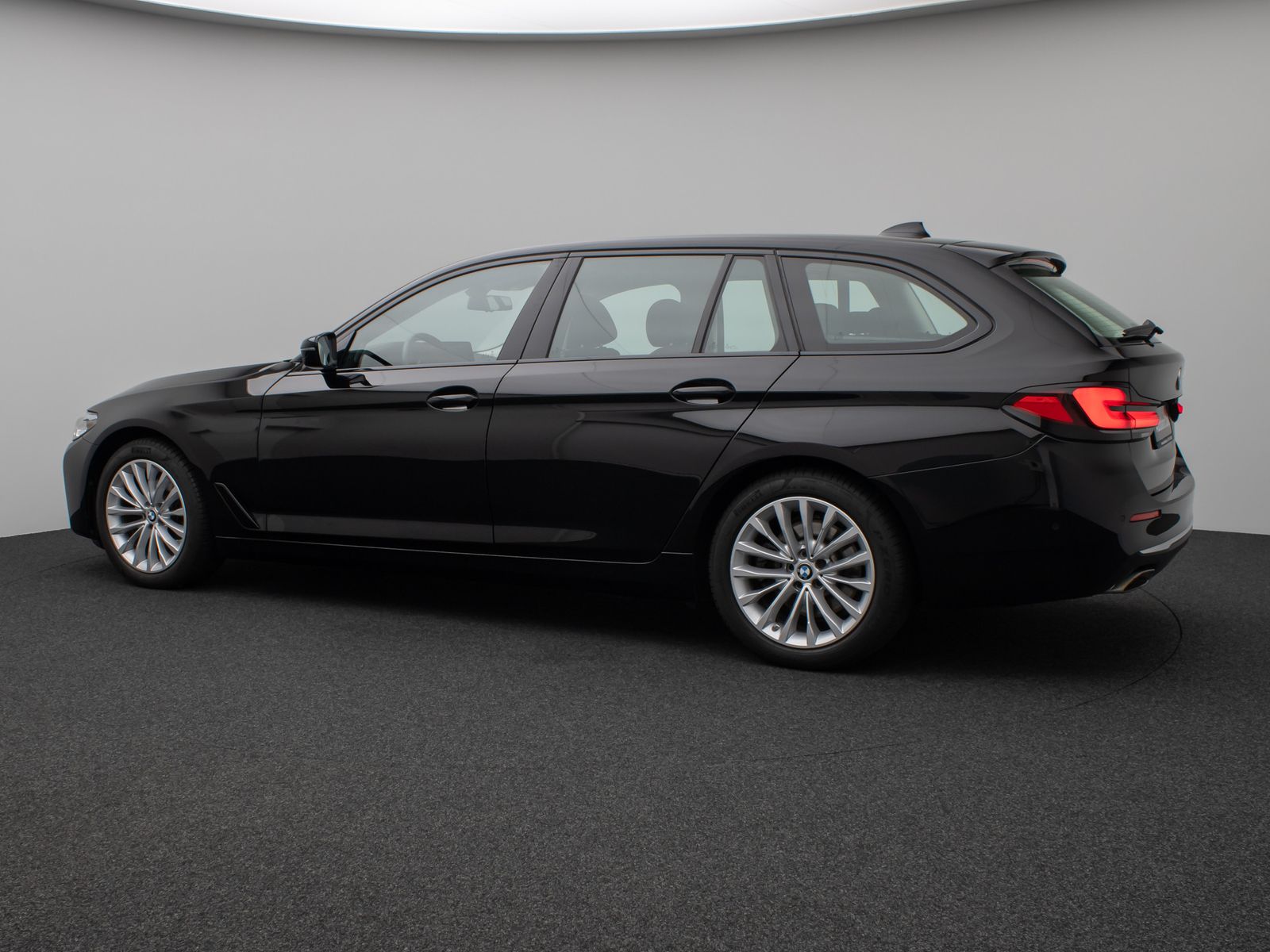 Fahrzeugabbildung BMW 520d Luxury Line Kamera DAB H/K DisplKey Alarm