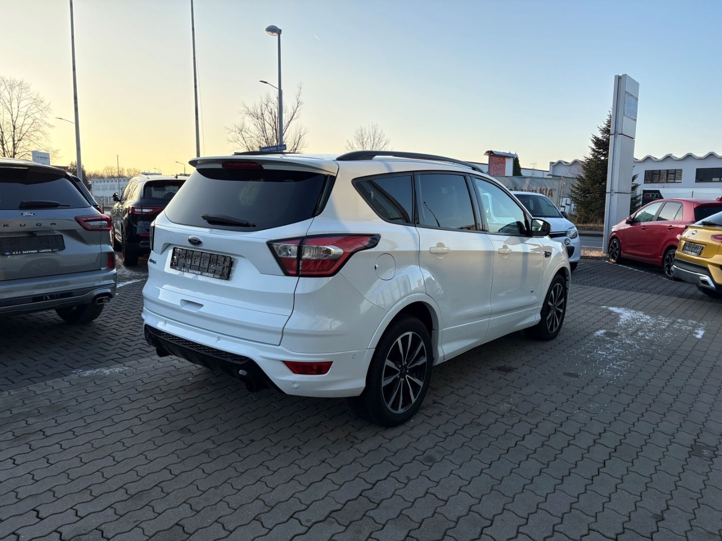 Fahrzeugabbildung Ford Kuga ST-Line Navi PDC SHZ Lenkradhzg BiXenon