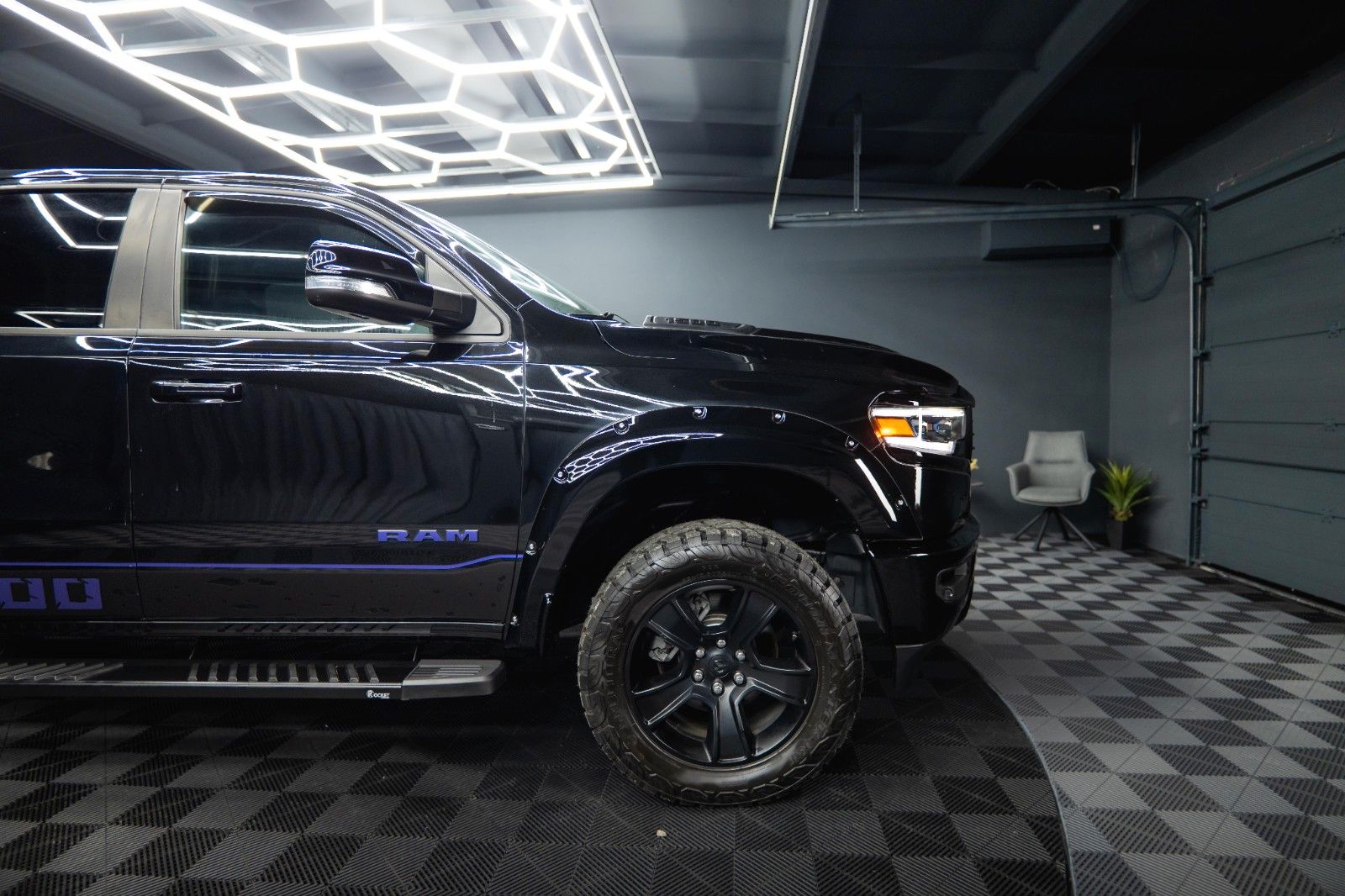 Fahrzeugabbildung Dodge RAM 5.7 V8 HEMI 4x4 LIMITED NightOffroad LONGBED