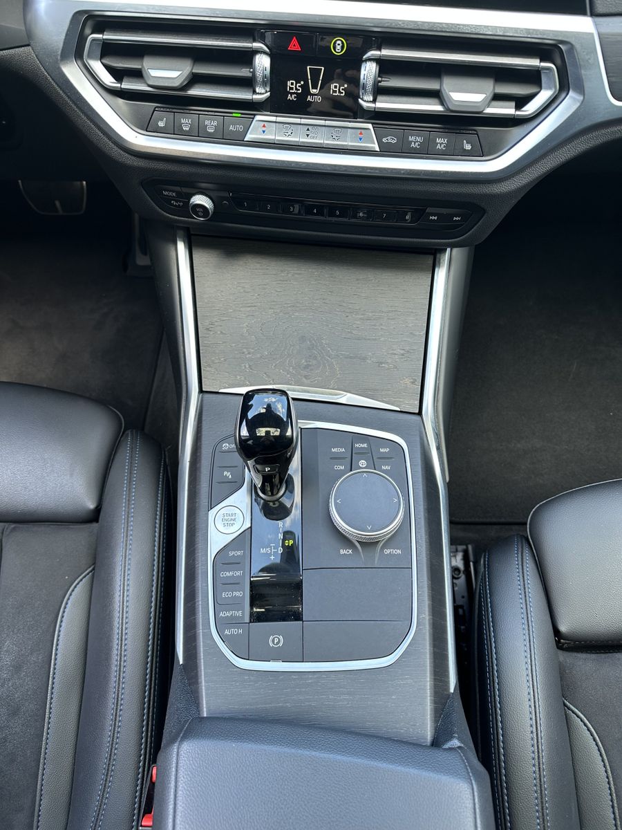 Fahrzeugabbildung BMW 330d Touring xDrive M-Sport NAV+LED+PANO+KAM+1HD