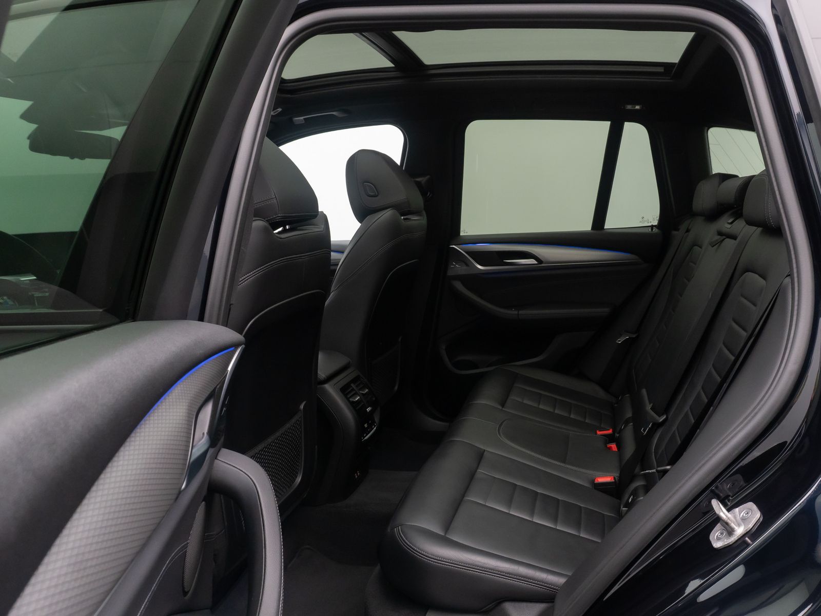 Fahrzeugabbildung BMW X3 xD20d M Sport HUD DAB HiFi Panorama 20Zoll