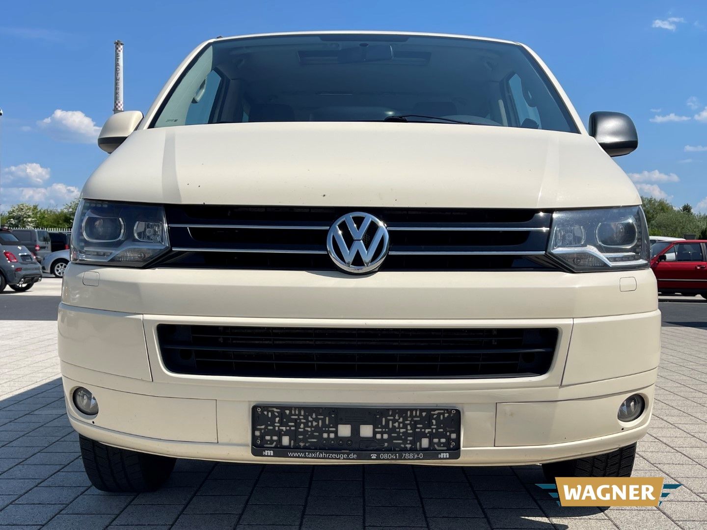 Fahrzeugabbildung Volkswagen T5 Caravelle Comfortline lang 2.0 BiTDI 9-Sitzer