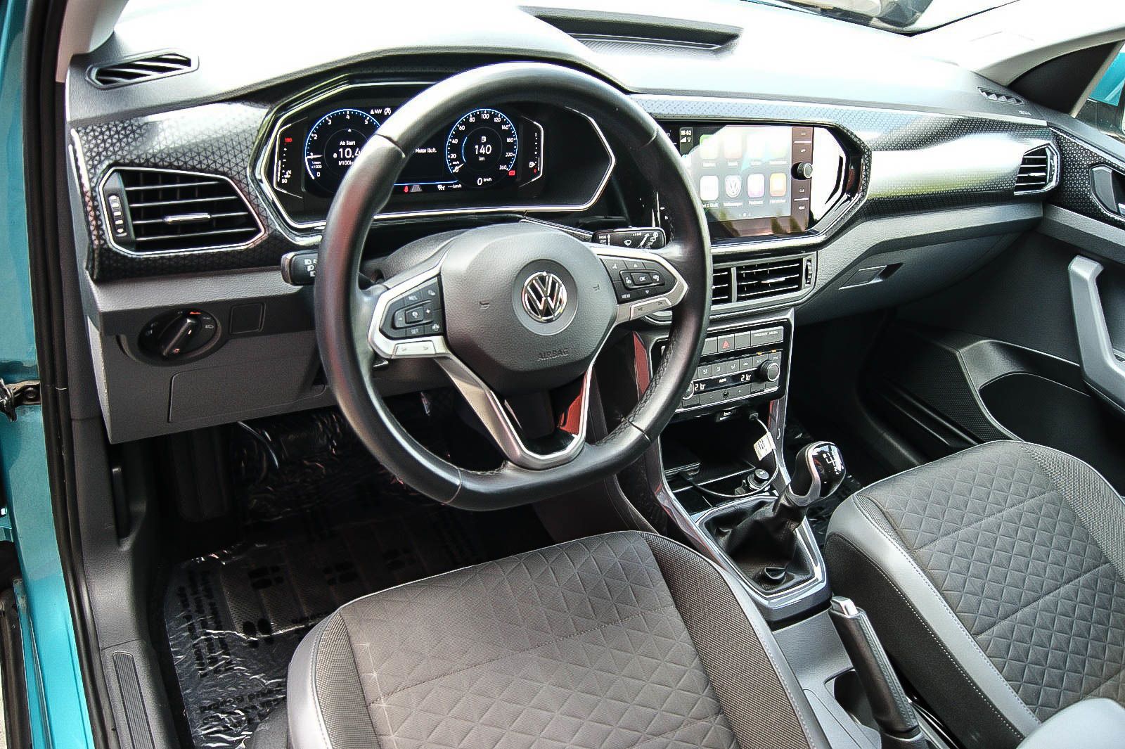 Fahrzeugabbildung Volkswagen T-Cross HIGHLINE 10TSI NAVI LED VIRTUAL CD 1HAND