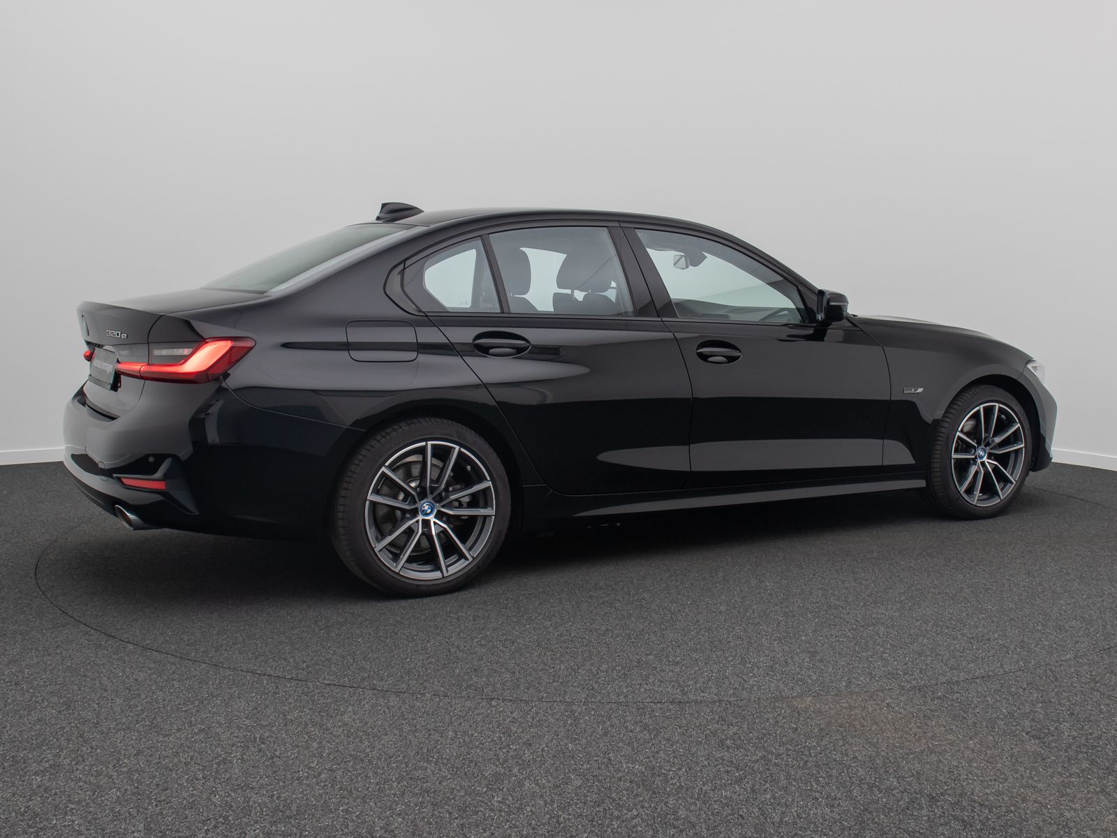 Fahrzeugabbildung BMW 320e Sport Line Alarm DAB PDC GeschwindigReg 18"