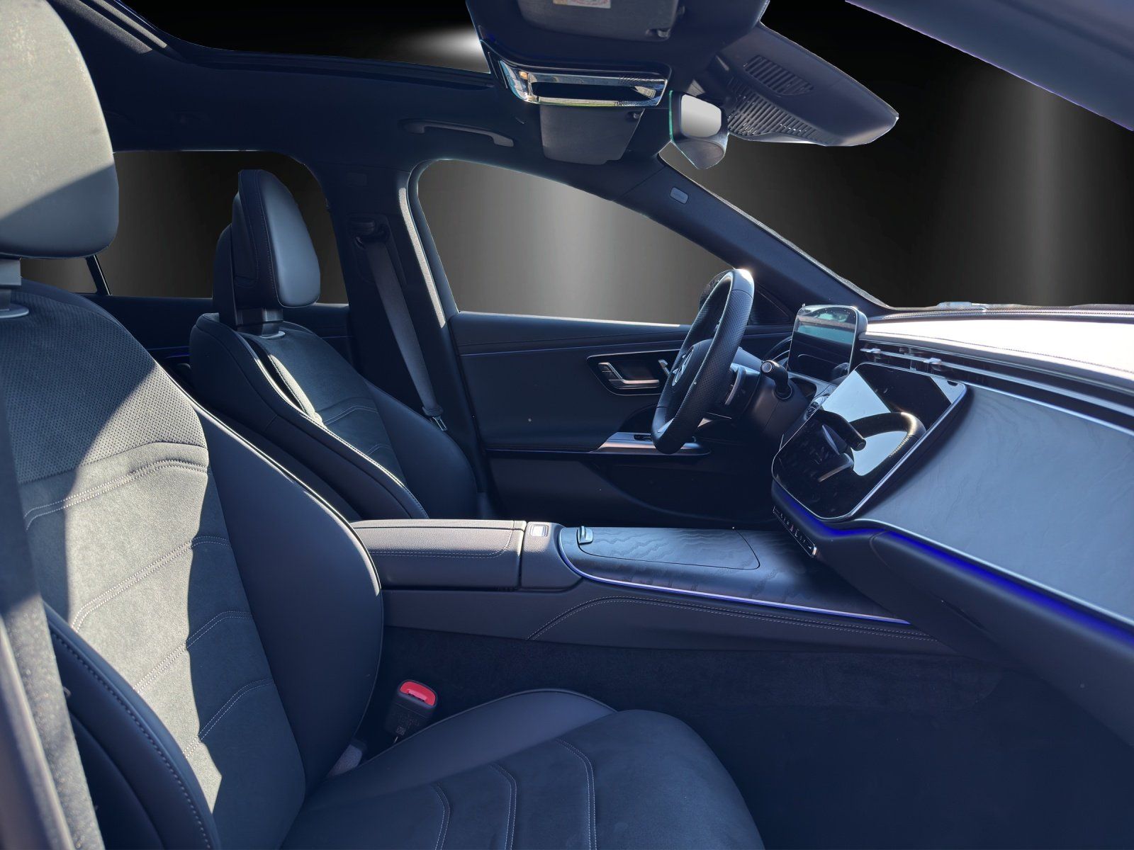 Fahrzeugabbildung Mercedes-Benz E 220 d 4M T AMG Standhzg PANO Distronic AHK