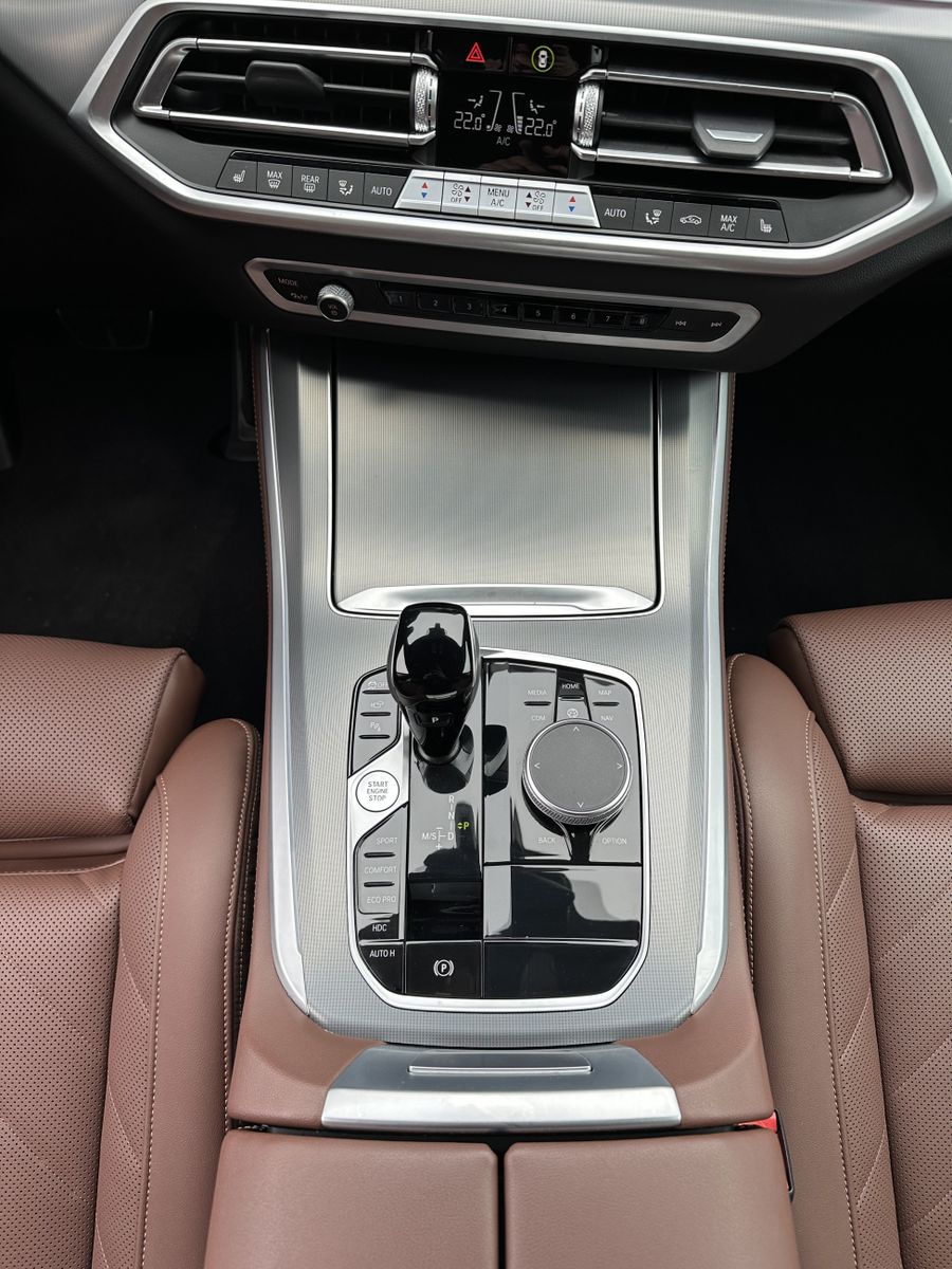 Fahrzeugabbildung BMW X5 xDrive30d M-Sport NAV+LASER+360°+HEAD-UP+DAP