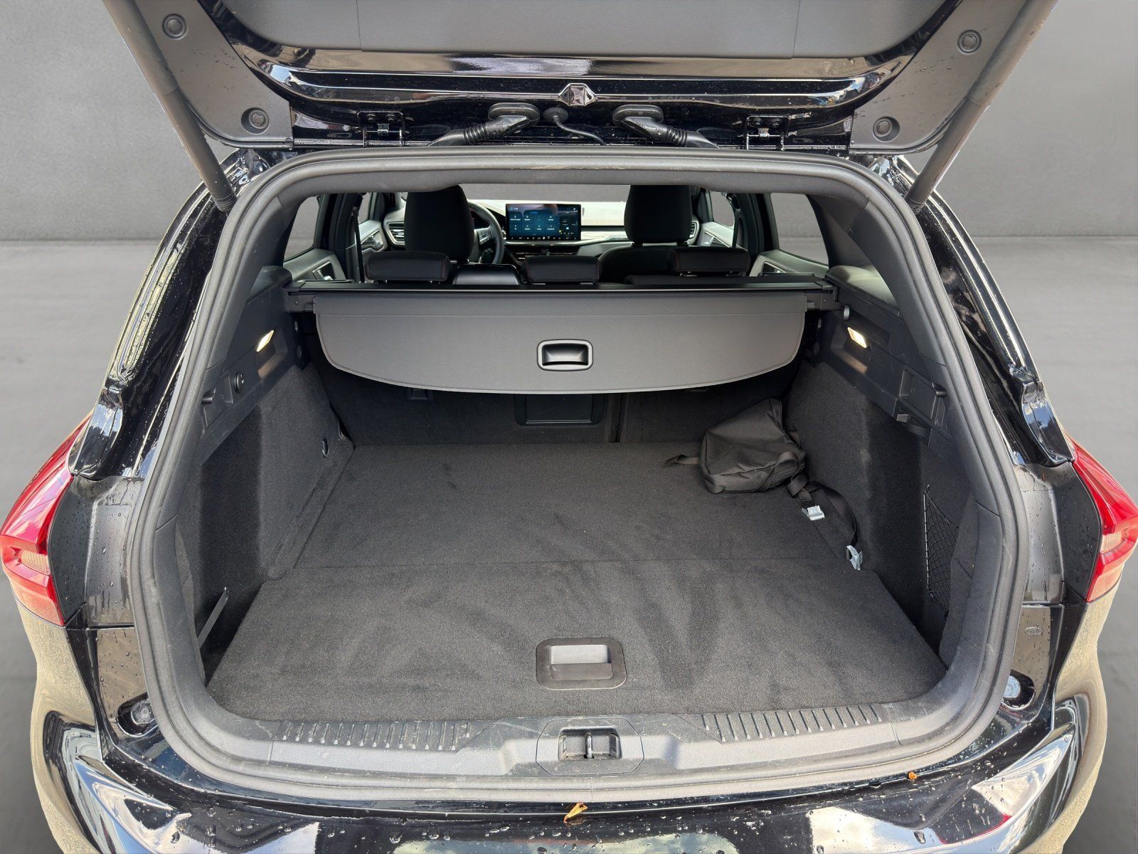 Fahrzeugabbildung Ford Focus 1.5 ST-Line X Aut./LED/ACC/AHK/KAMERA/SHZ