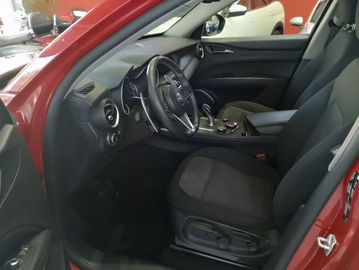 Alfa-Romeo Stelvio - 8