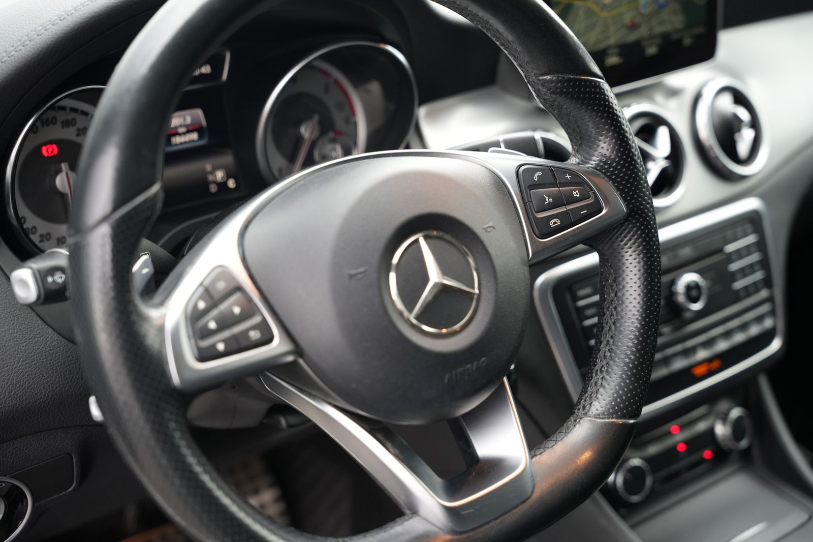 Fahrzeugabbildung Mercedes-Benz GLA 220 CDI 4Matic *AMG*SHZ*Navigation*