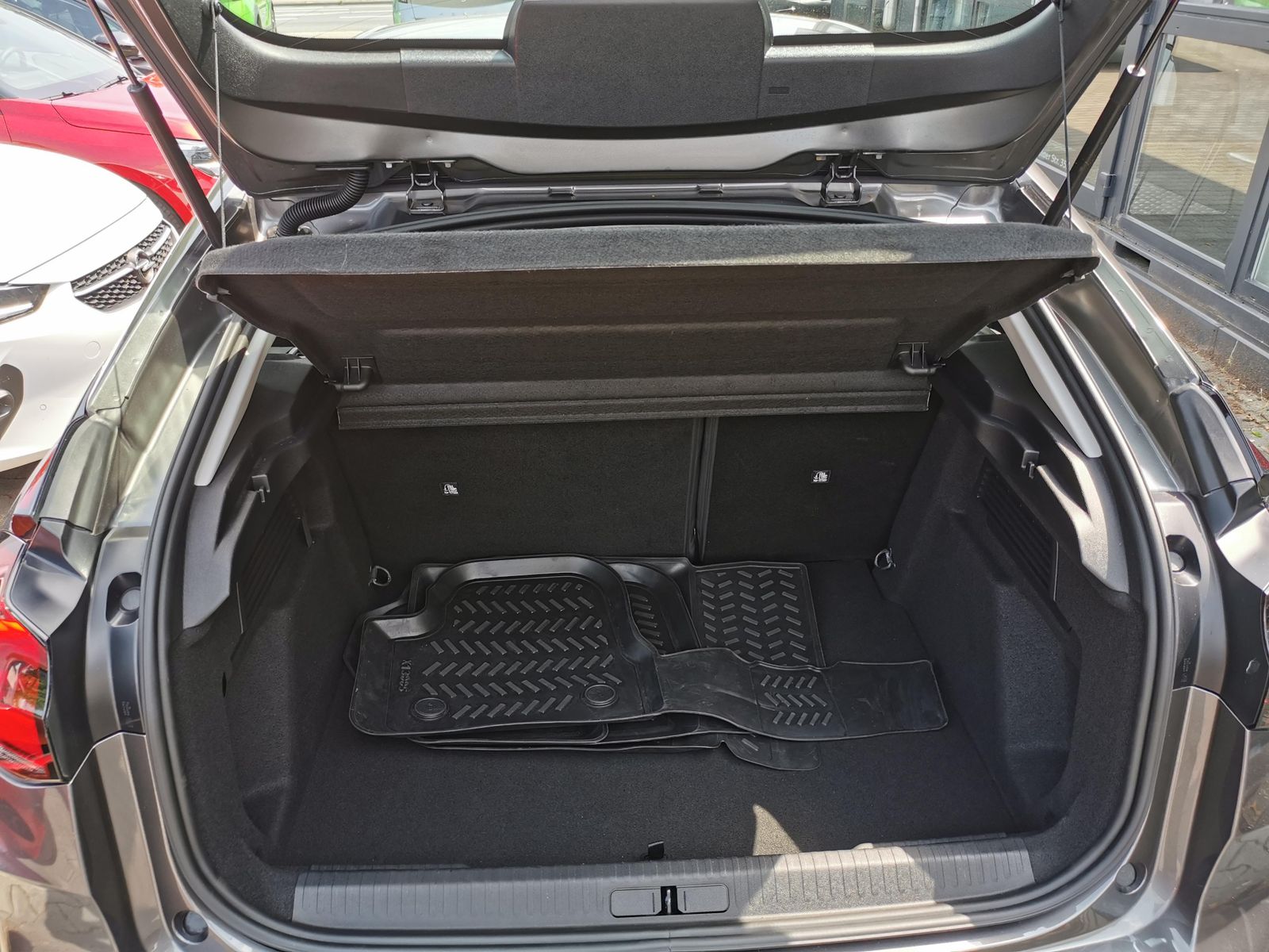 Fahrzeugabbildung Citroën C4 Feel+SHZ+PDC+LED+S&S+USB+ISOFIX+Kamera+ACC+
