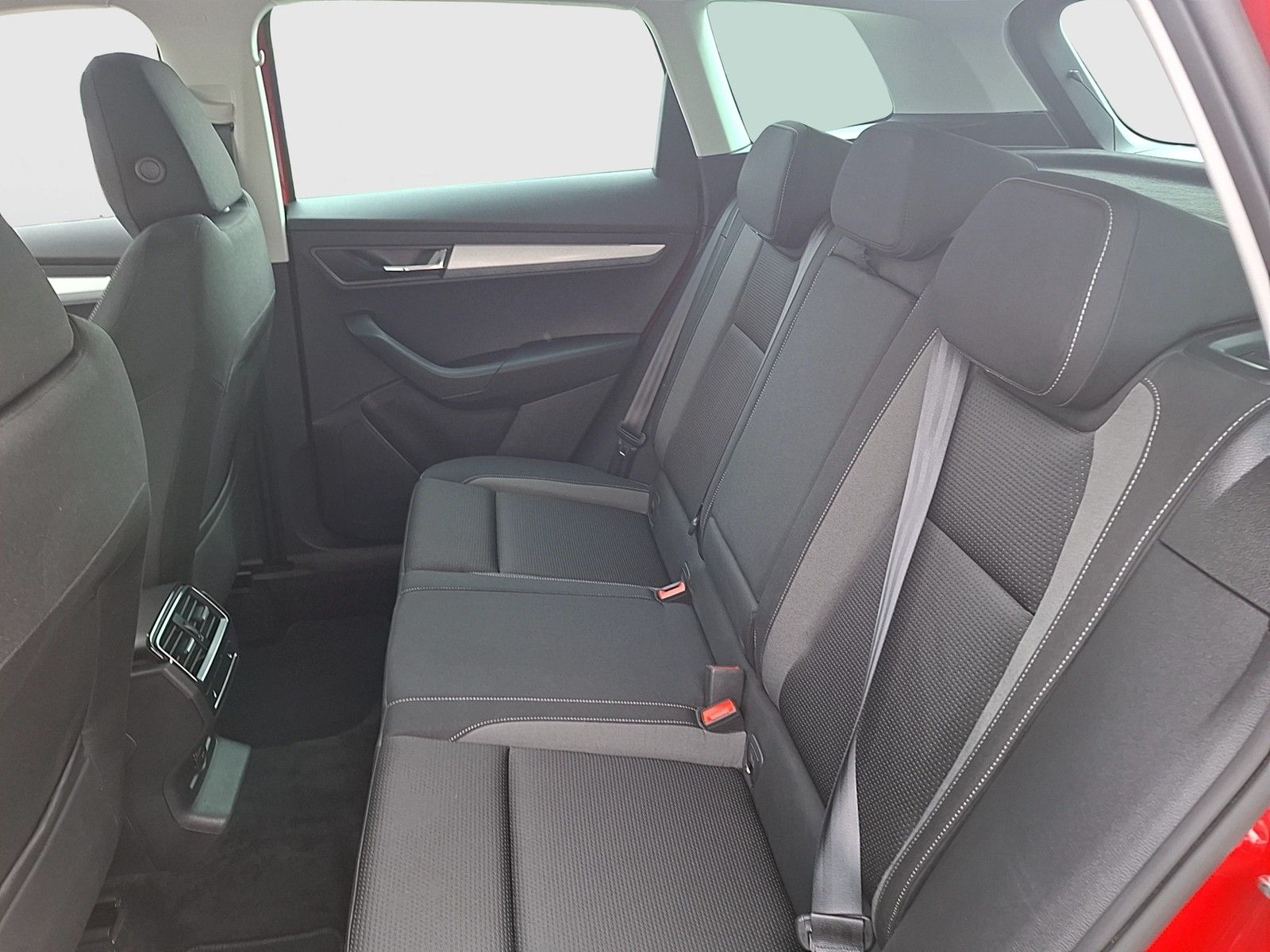 Fahrzeugabbildung SKODA Karoq TDI Tour 4x4 DSG LED AHK Navi GRA RFK SH