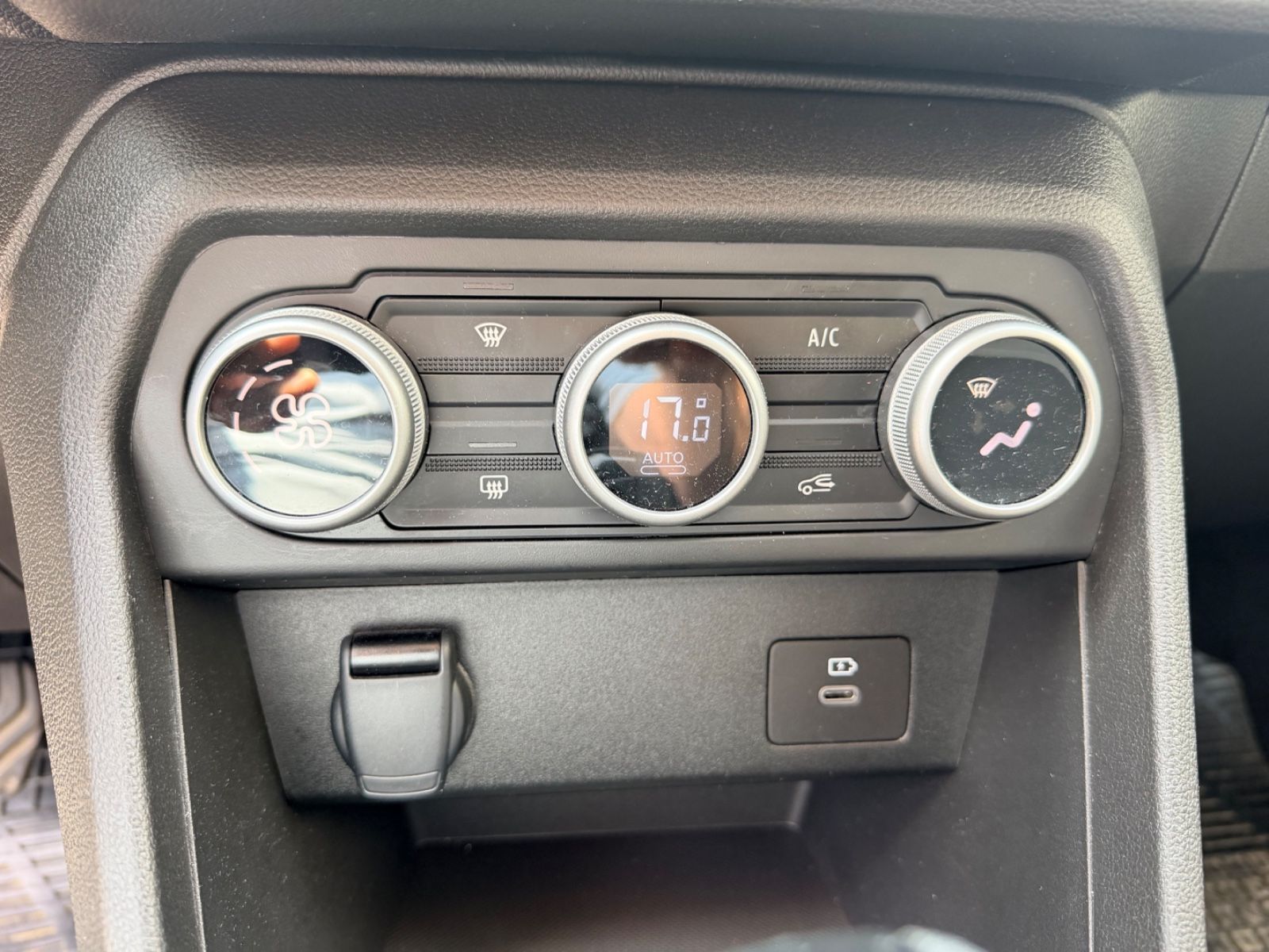 Fahrzeugabbildung Dacia Sandero III Expression "AUTOMATIK"