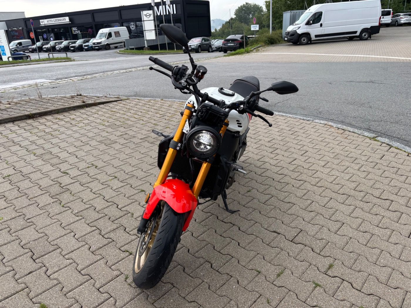 Fahrzeugabbildung Yamaha XSR 900 kurzer Kennzeichenhalter