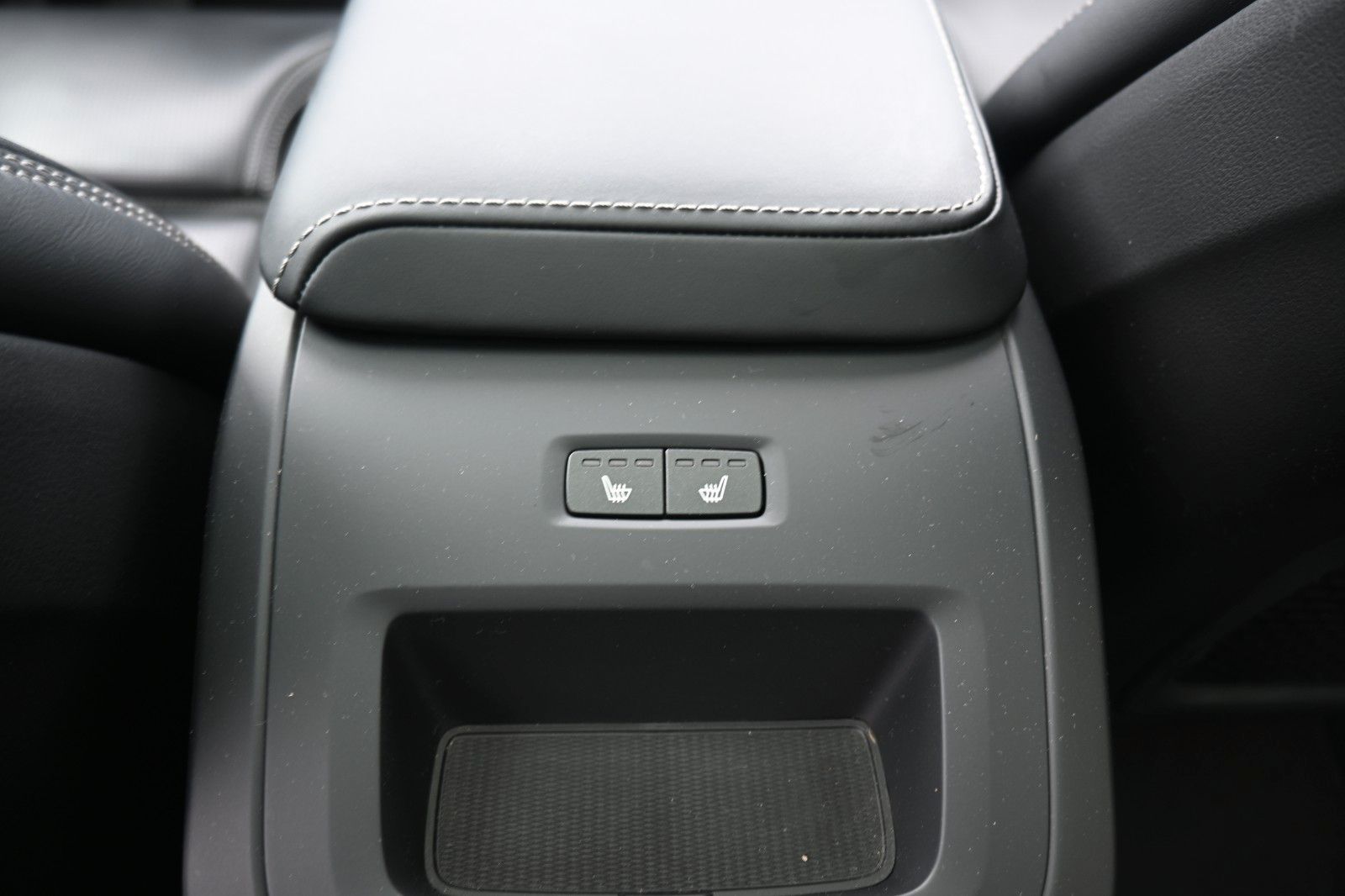 Fahrzeugabbildung Volvo XC 60 Inscript. T8 PHEV AWD*HUD*Massage*Luft*AHK