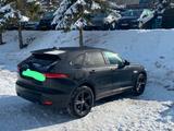 Jaguar F-Pace 25t AWD R-Sport Automatik R-Sport - schwarze Jaguar F-Pace