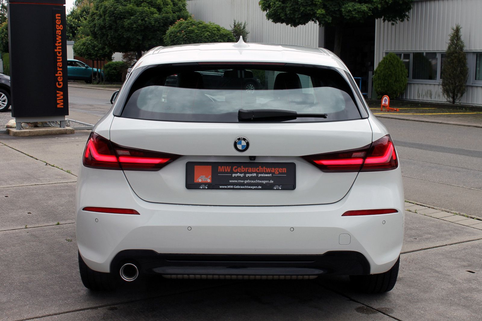 Fahrzeugabbildung BMW 118i Sport Line Steptr. ACC NAVI LED KAM PDC HUD