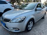 Kia Cee'd *1.HD*Klima*SHZ*55.TKM*TÜV NEU - Kia in Berlin: Cee D