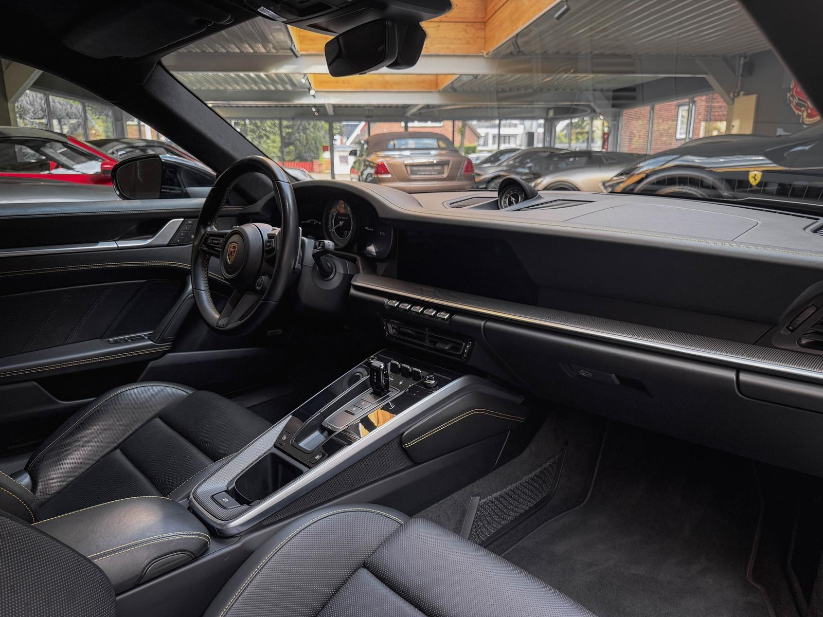 Porsche 911 Turbo S Approved+Aero Kit+ Lift+ Sport-AGA