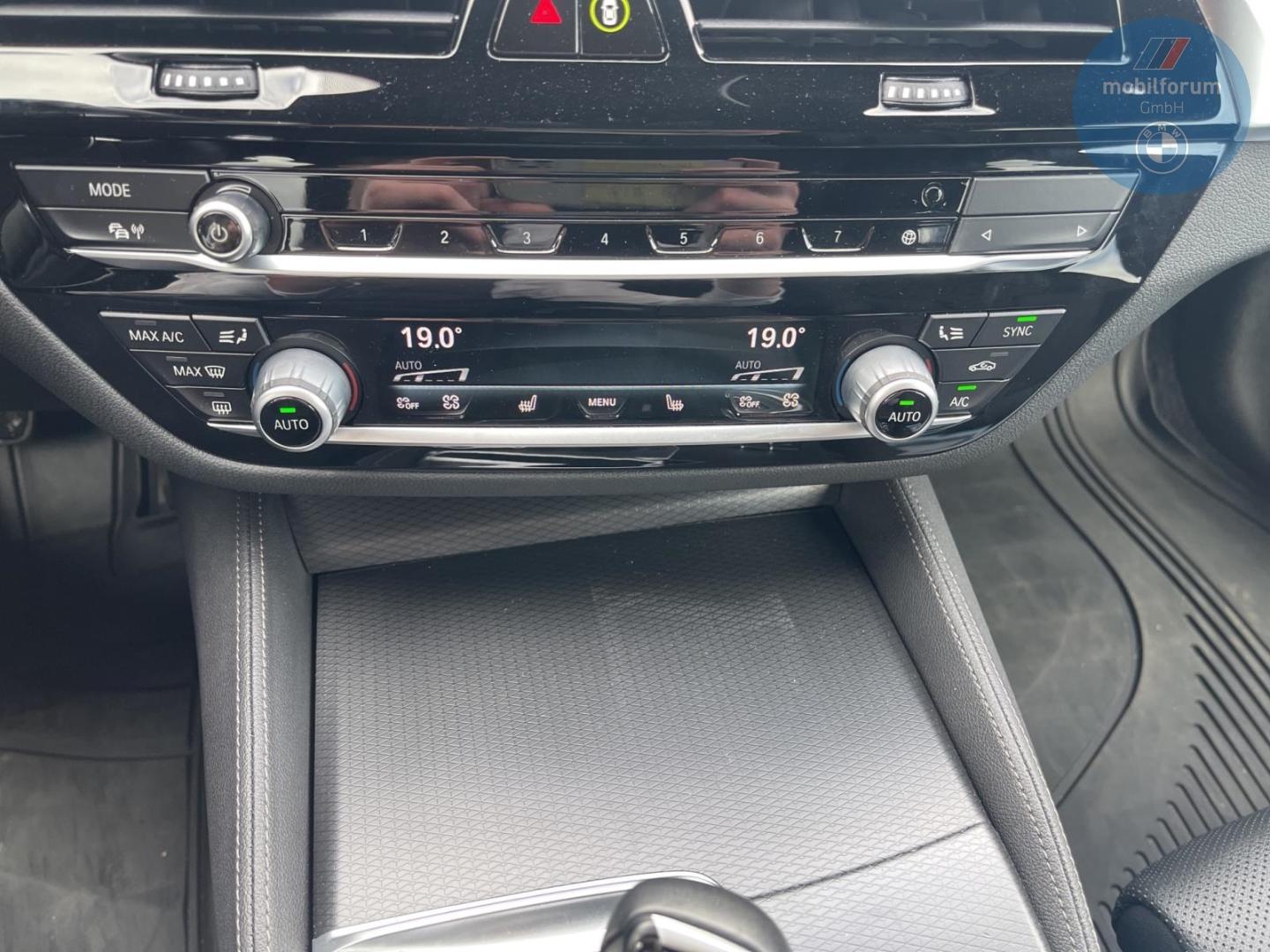 BMW 520 d M-Sport ACC HUD HiFi Laserlicht Sportsitze