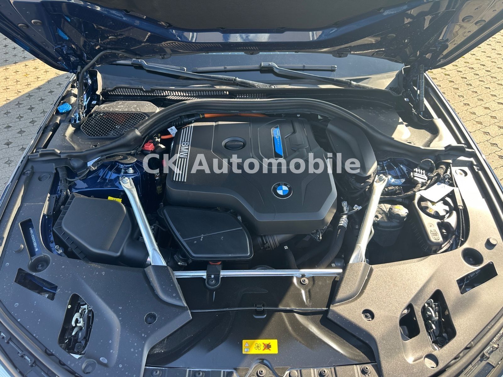 Fahrzeugabbildung BMW 530e xDrive Touring Luxury Line/Pano/LED/Kam/AHK