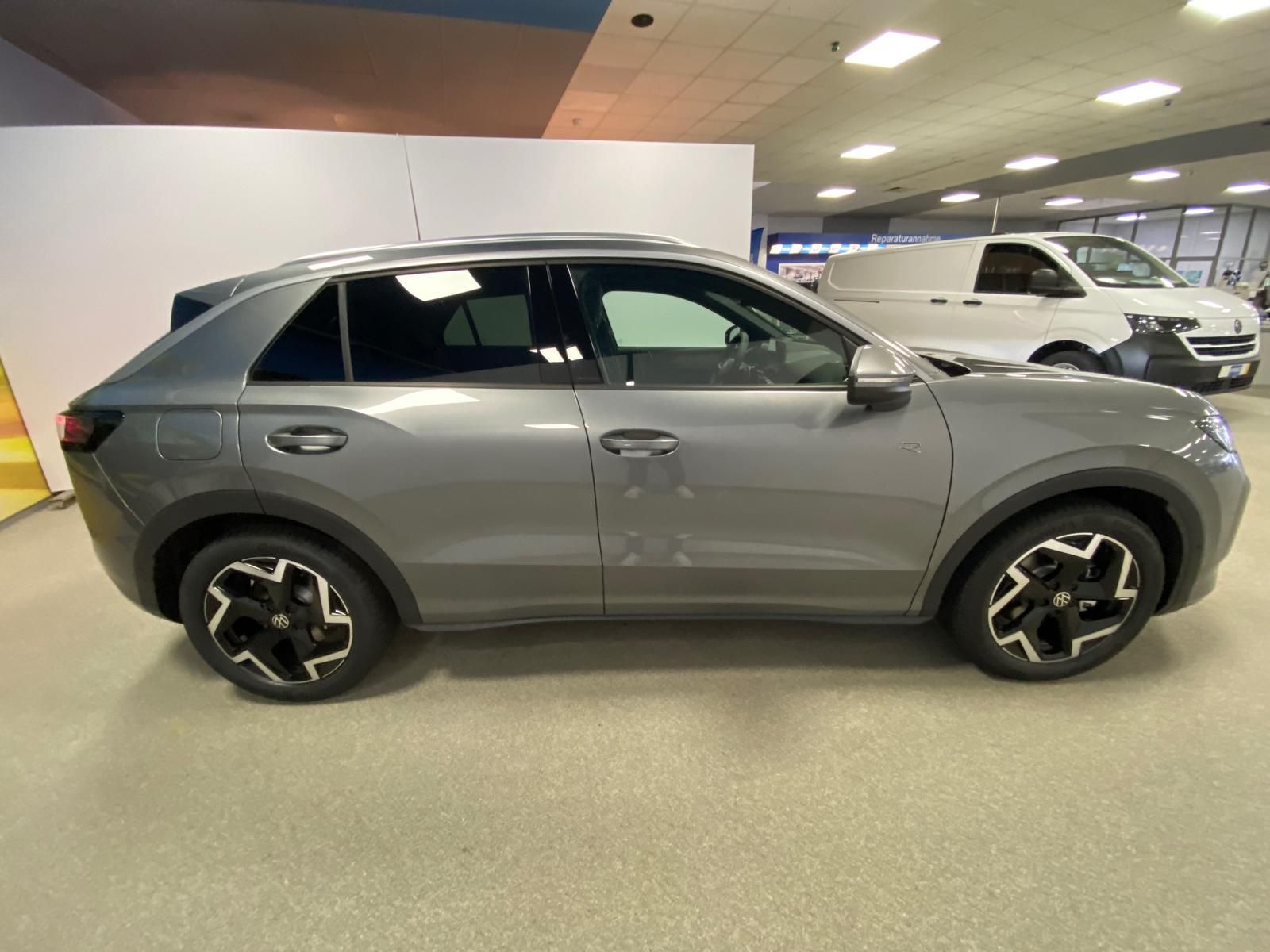 Fahrzeugabbildung Volkswagen T-Roc 1.5 eTSI R-Line NEUES MODELL AHK+ACC+KAMER