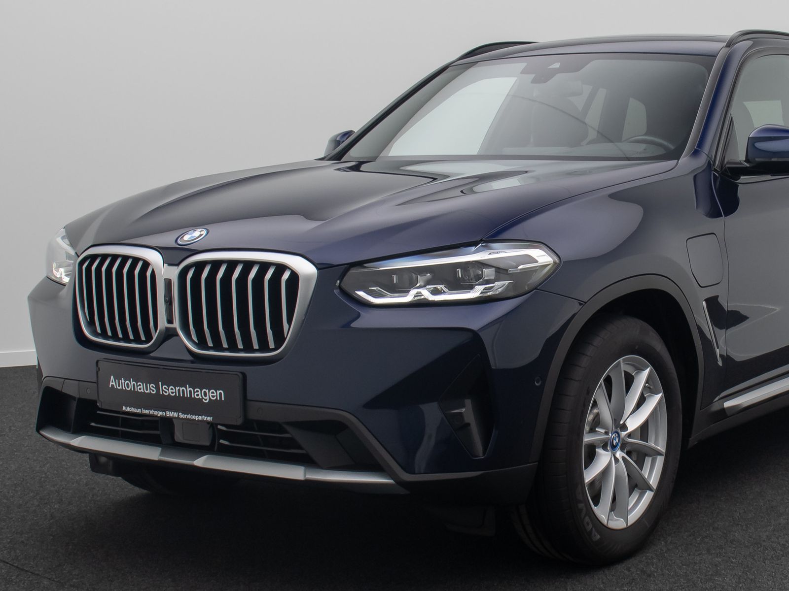 Fahrzeugabbildung BMW X3 xD30e Panorama HUD DAB Sport AHK 360&deg; Komfort