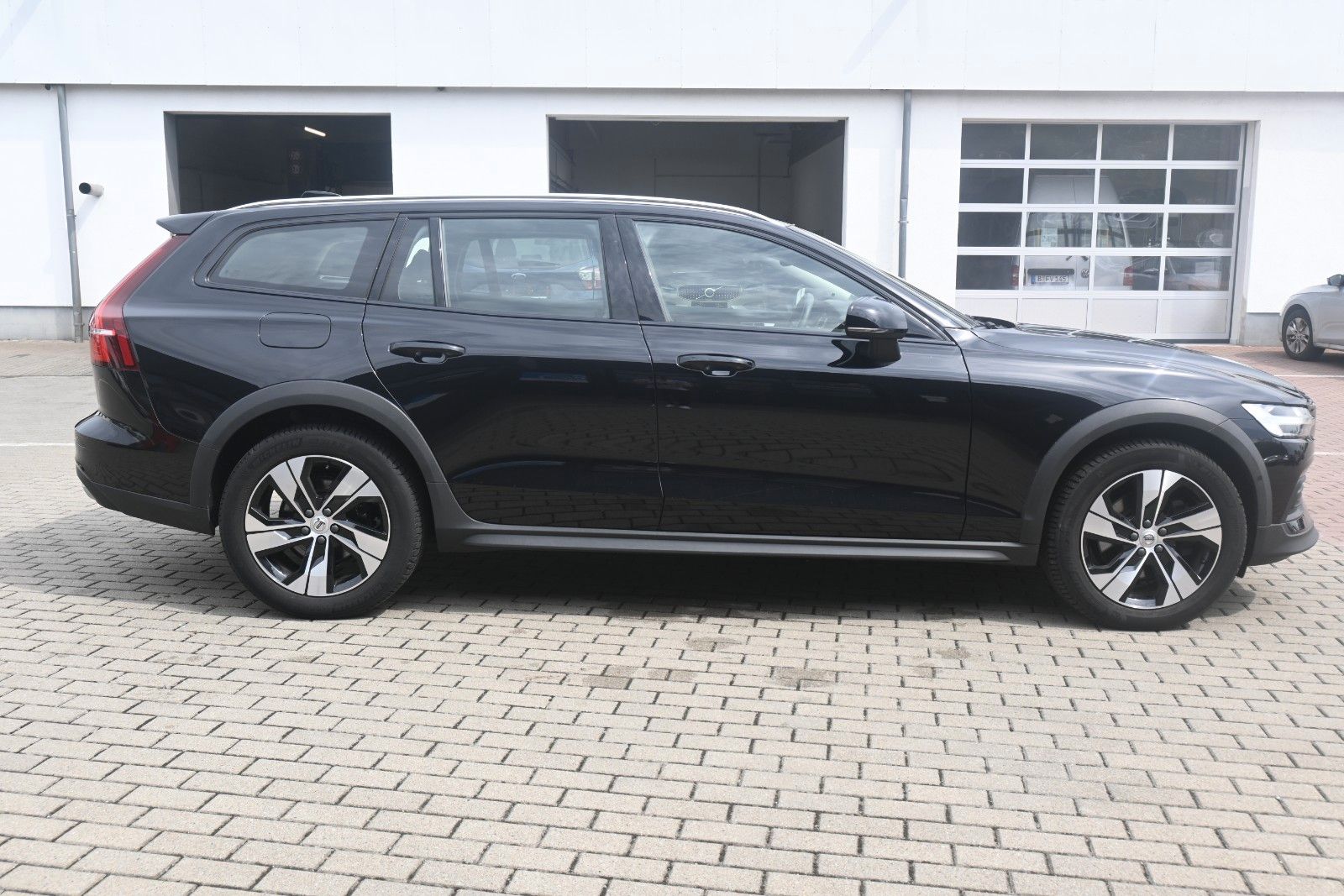 Fahrzeugabbildung Volvo V60Cross Country B4D AWD Plus*FSHZG*ACC*BLIS*AHK
