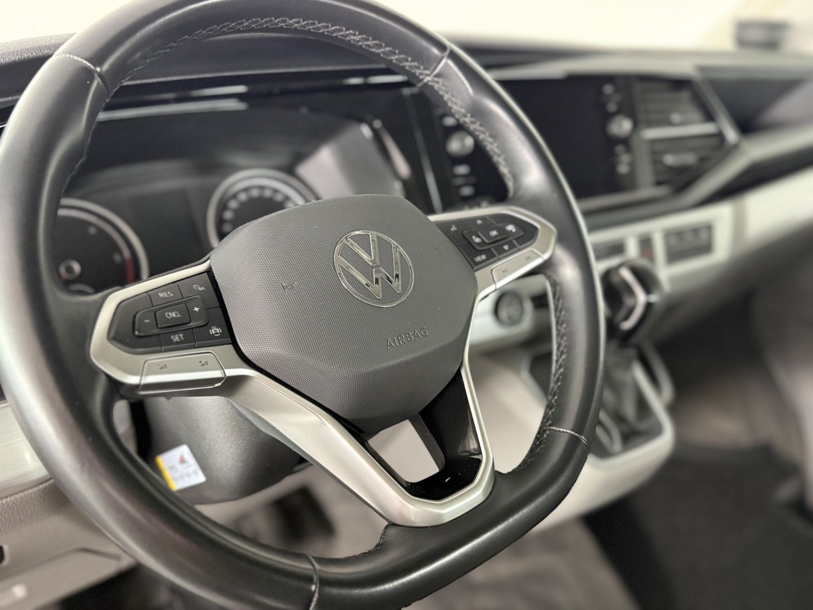 Volkswagen T6.1 California Beach Tour AHK Kamera Markise foto 10