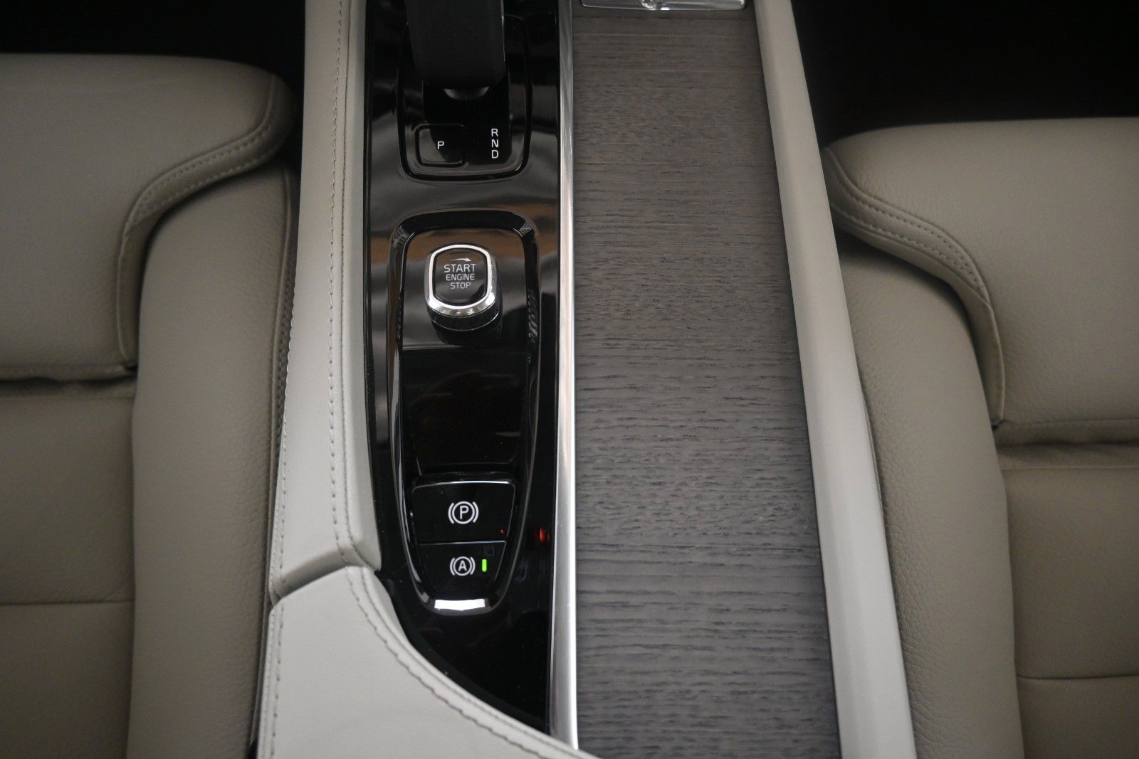 Fahrzeugabbildung Volvo XC90 T8 AWDUltimate Dark Recharge Plug-In Hybrid