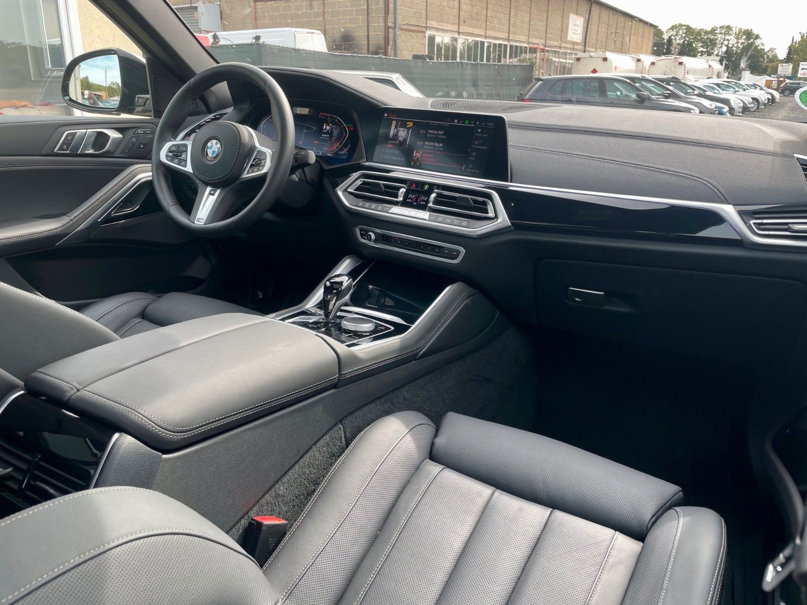 Fahrzeugabbildung BMW X6 xDrive 40d M SPORTPAKET Laser Pano Navi HUD