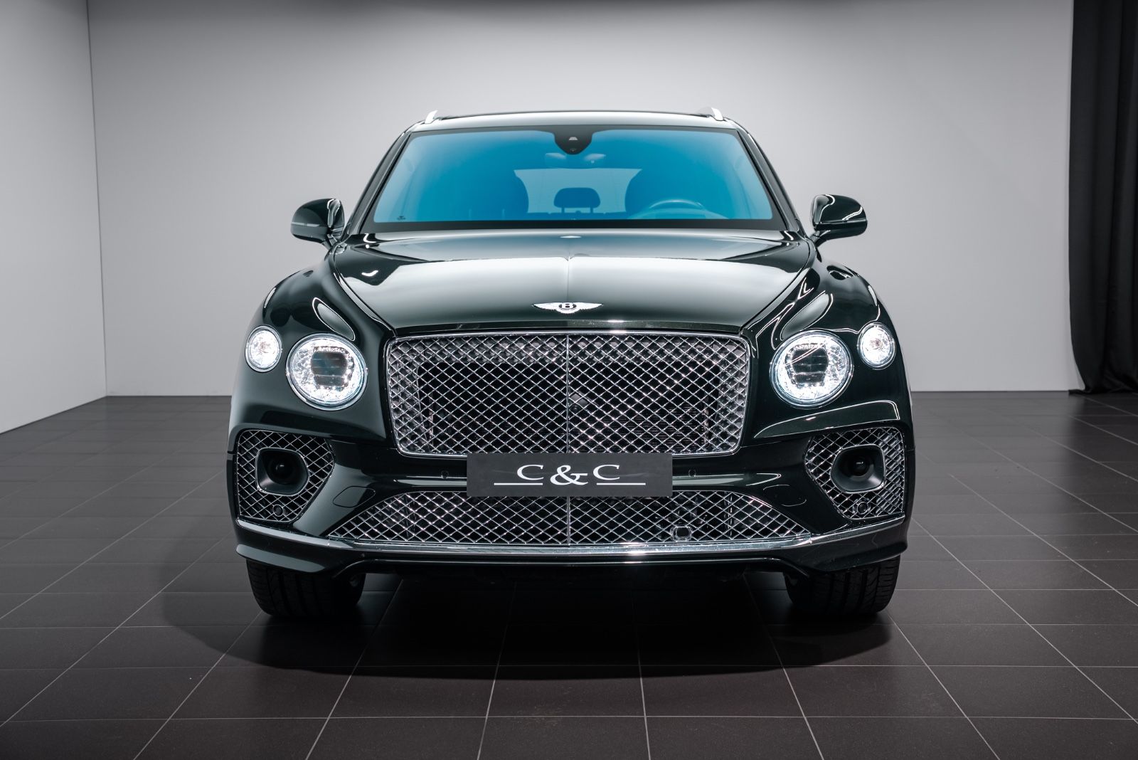 Fahrzeugabbildung Bentley Bentayga V8 FIRST EDITION/NAIM/TOURING SPEC