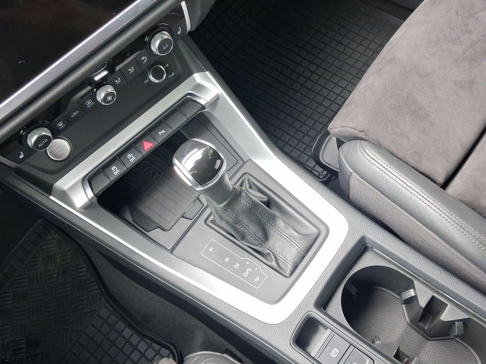 Audi Q3 45 TFSI Q AHK PANO MATRIX BuO NAVI+