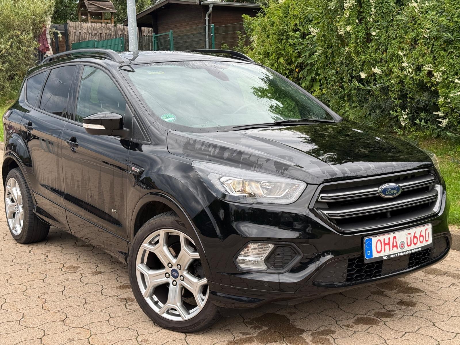 Ford Kuga 2,0 TDCI ST-Line 4x4 Navi+Pano+AHK+19"Alu !