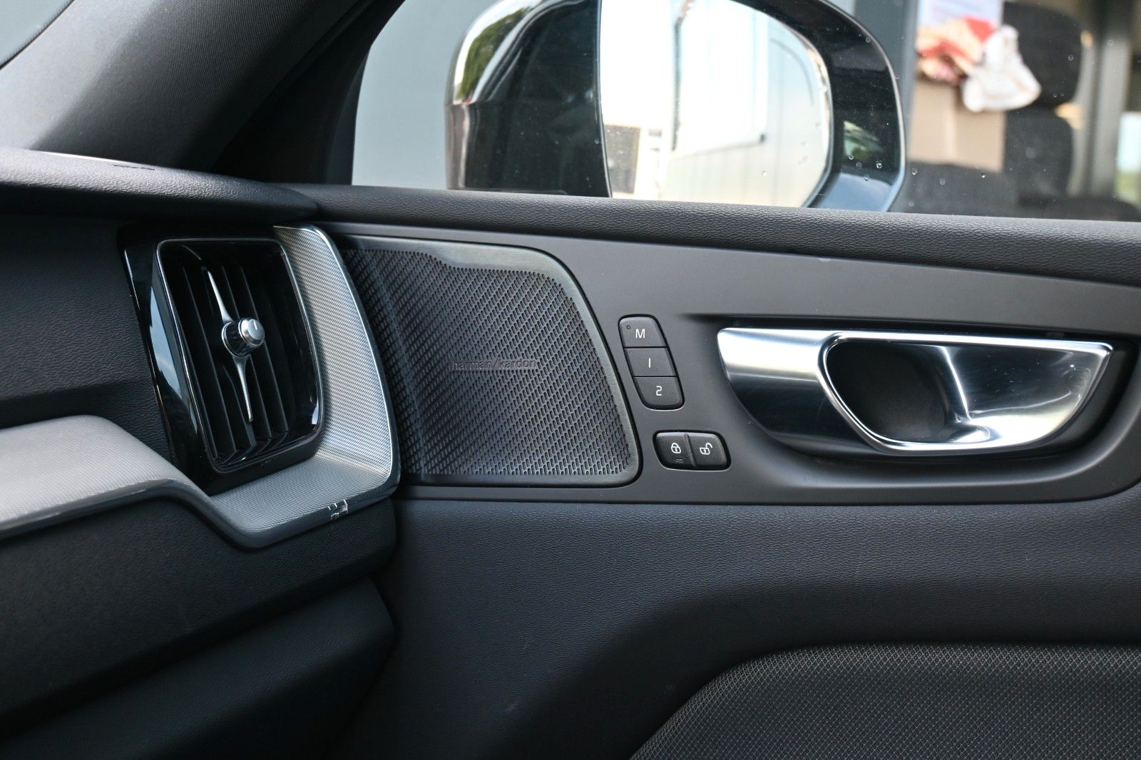 Fahrzeugabbildung Volvo XC60 B4 Plus Dark *360°*H/K*NAV*PANO*ACC*STDHZG*