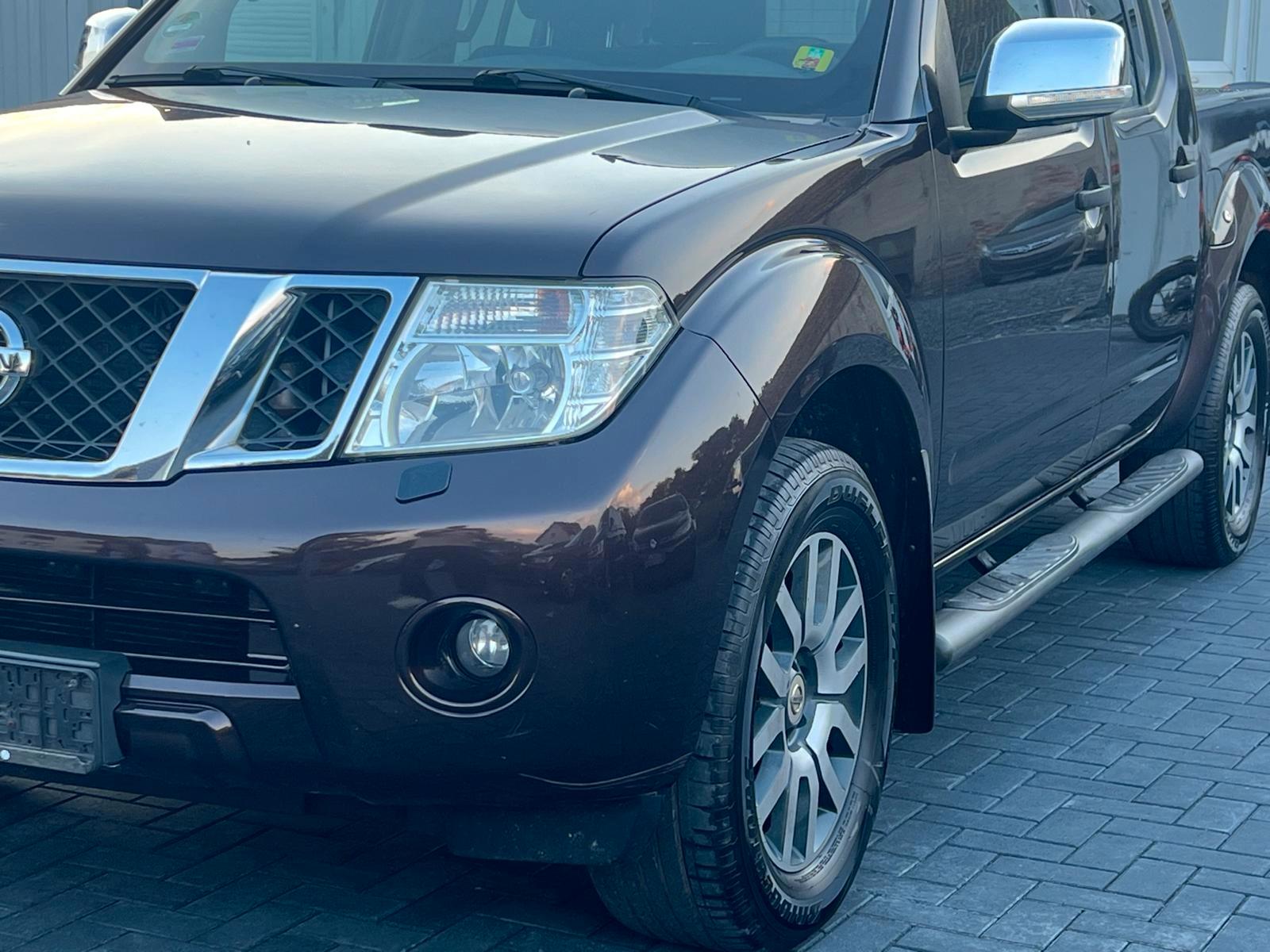 NISSAN NAVARA 2.5 DCI 190 CH 4X4 DOUBLE CAB LE BVA – GPS – SIÈGES CHAUFFANTS – CAMÉRA – ATTELAGE