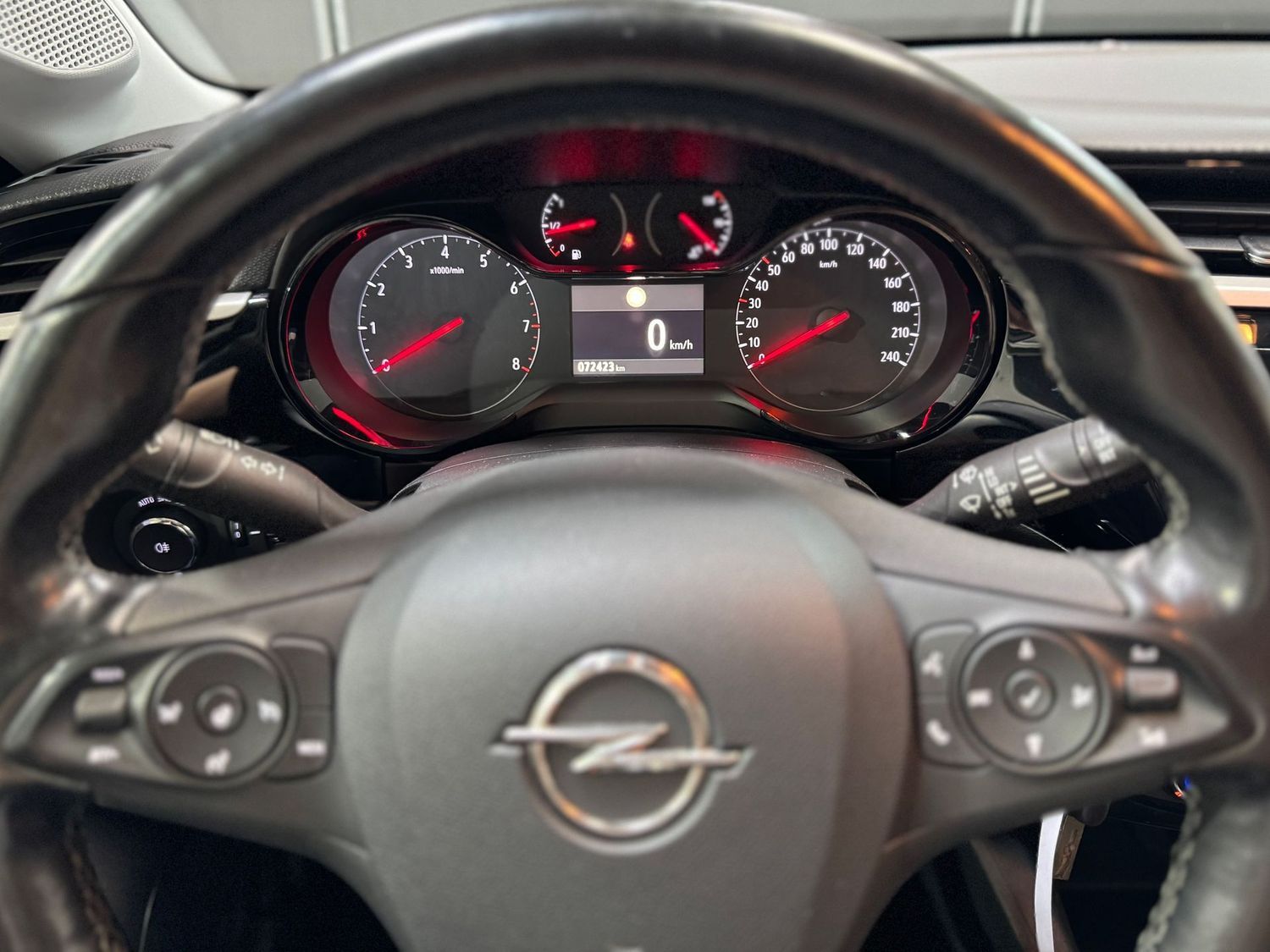 Fahrzeugabbildung Opel Corsa Edition#PDC#Temp#Lekradh.#Spur#SHZ