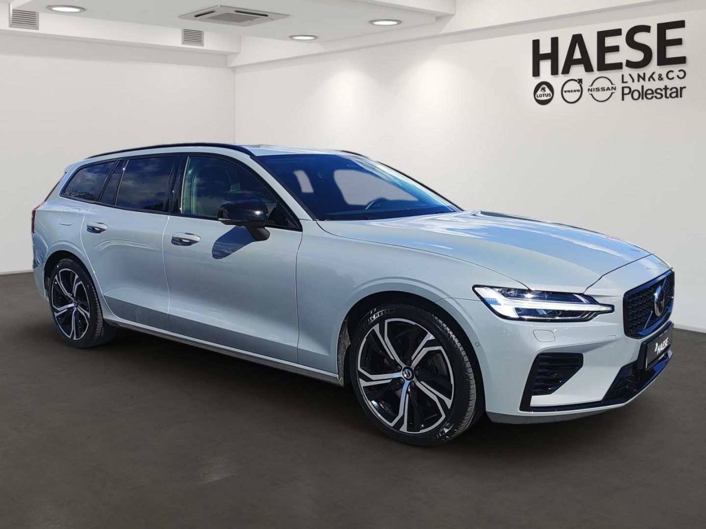 Volvo V60 T6 Plus Dark Plug-In Hybrid AWD HUD StandHZG imagem 3