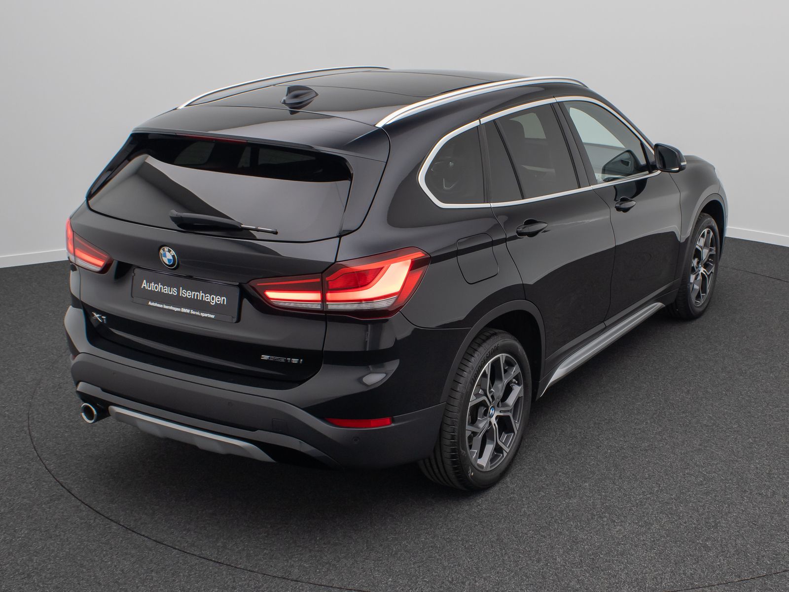 Fahrzeugabbildung BMW X1 sD18i xLine Panoram Kamera HUD DAB HiFi Alarm