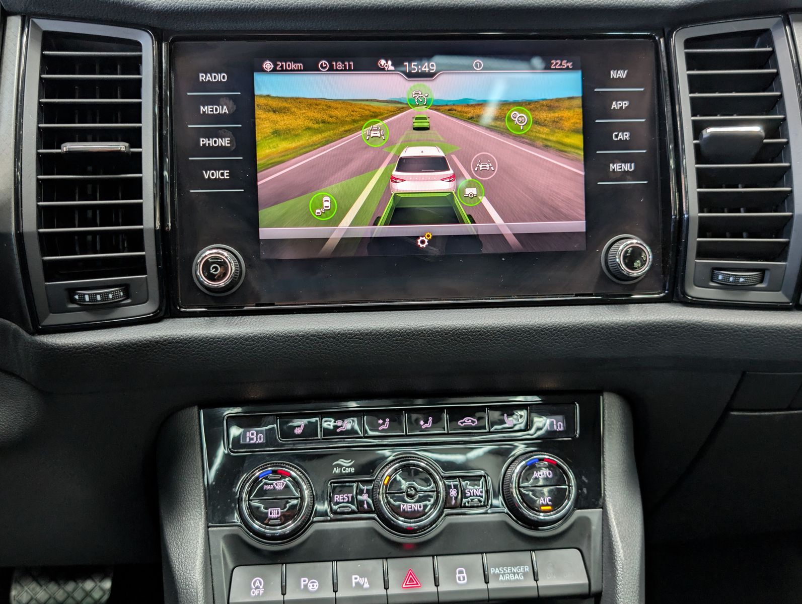 Fahrzeugabbildung SKODA Kodiaq Clever 4x4 PANO*AHK*CANTON*4xSHZ*7-Sitzer
