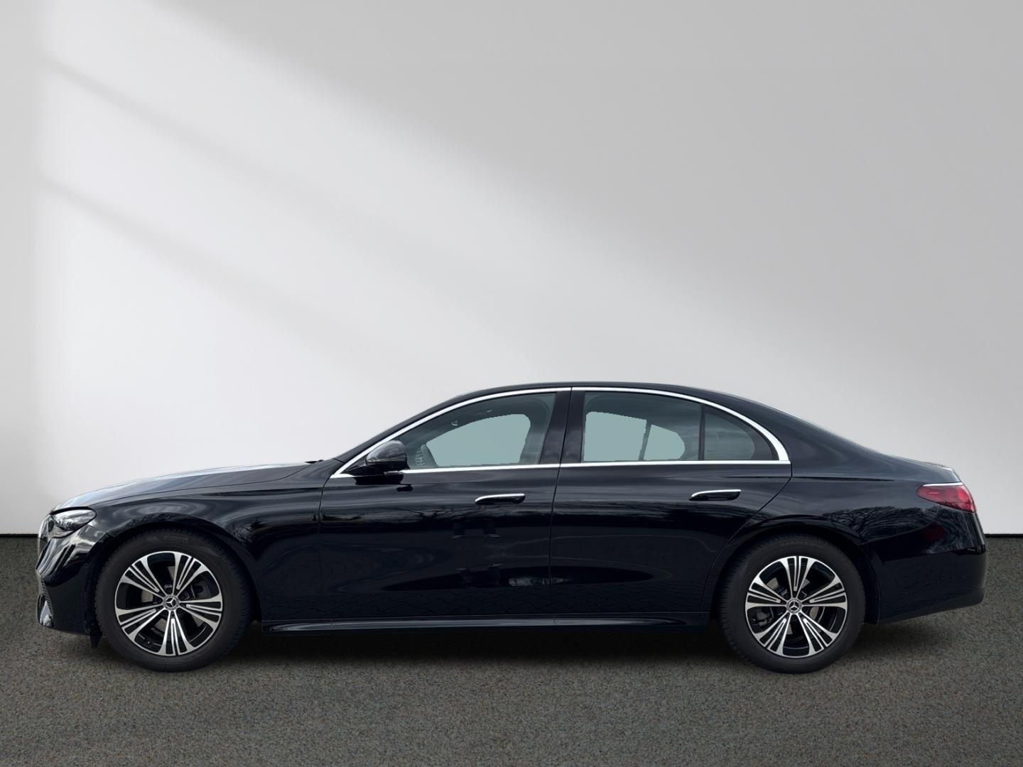 Mercedes-Benz E 220 d Avantgarde DigitalLight Distronic AHK