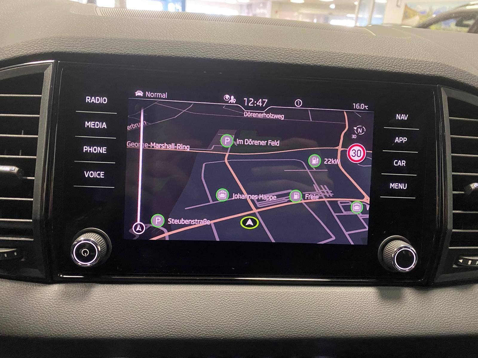 Fahrzeugabbildung SKODA Karoq 1.5 ACT SPORTLINE+5J GA+MATRIX+ACC+360+AHK