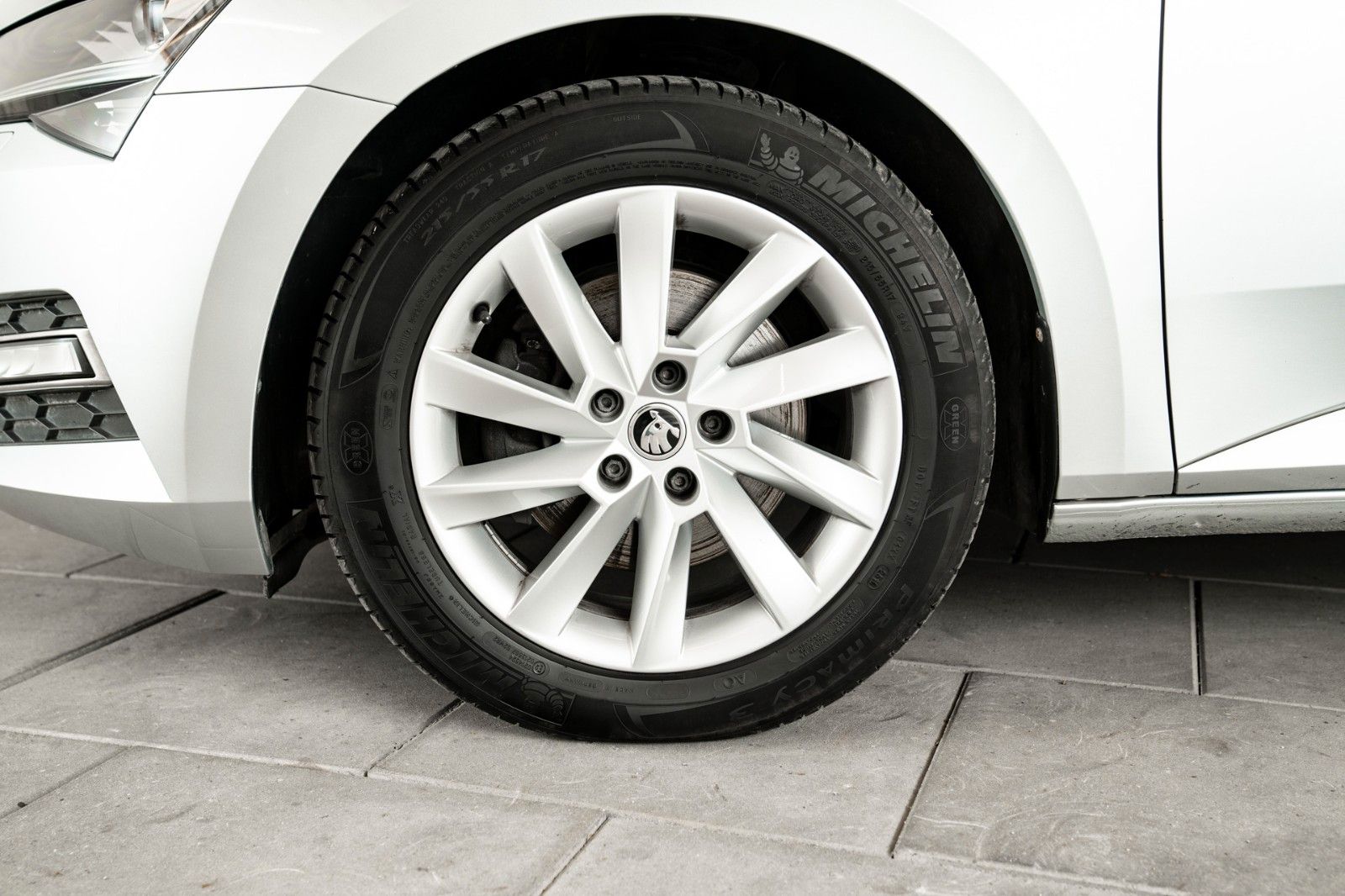 Fahrzeugabbildung SKODA Superb Combi Style 2.0 TDI DSG 140kW