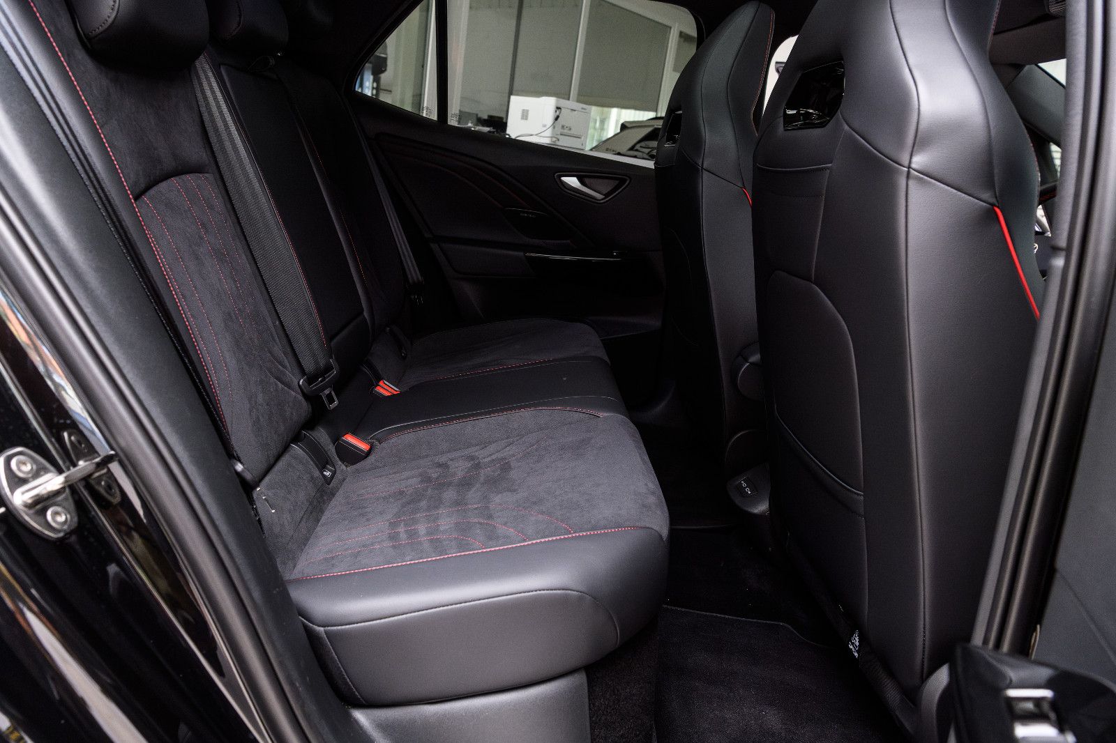 Fahrzeugabbildung Volkswagen ID.3 GTX IQ-LIGHT+AHK+PANO+360°-KAM+NAV+WÄRMEP.