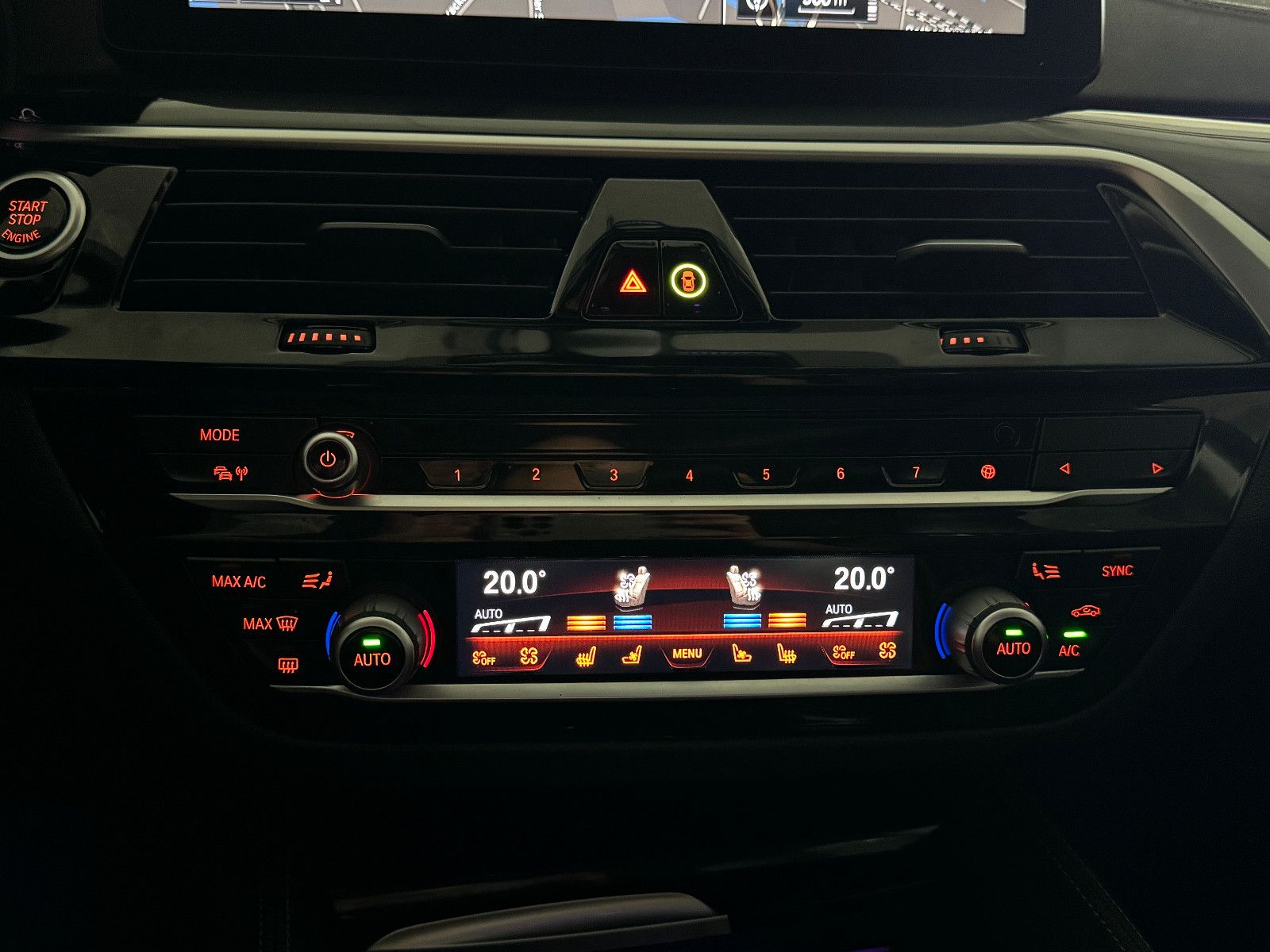 Fahrzeugabbildung BMW 520 d T LUXURY LINE HUD PANORAMA LASER VOLL