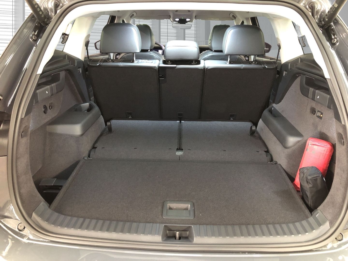 Fahrzeugabbildung Volkswagen Tayron Elegance 2.0 TDI DSG 4Motion AD AHK-klapp